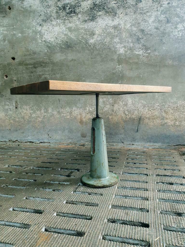 Industrial (garden) table oak on cast iron leg