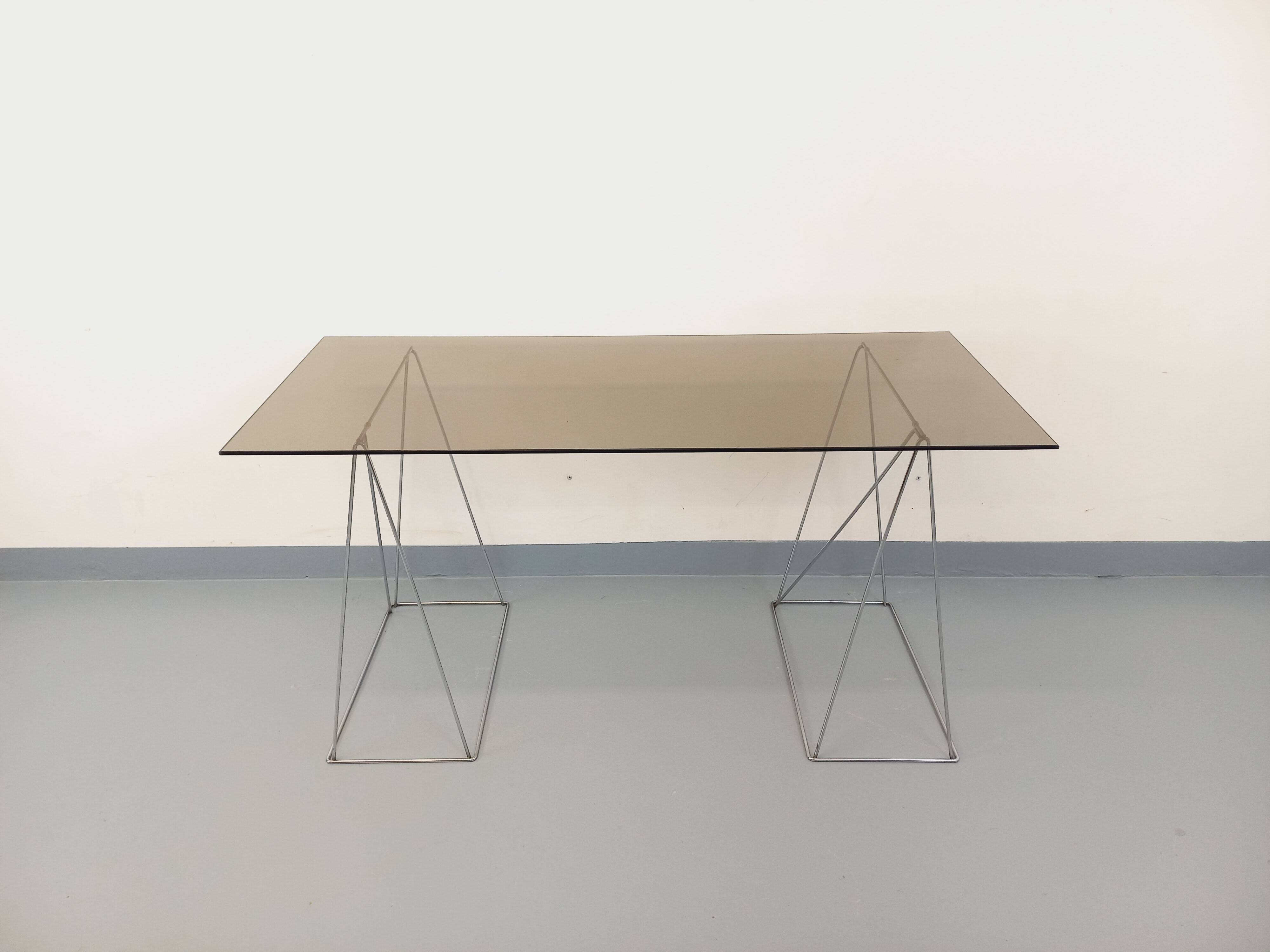 Bureau en verre fumé et métal chromé, années 70