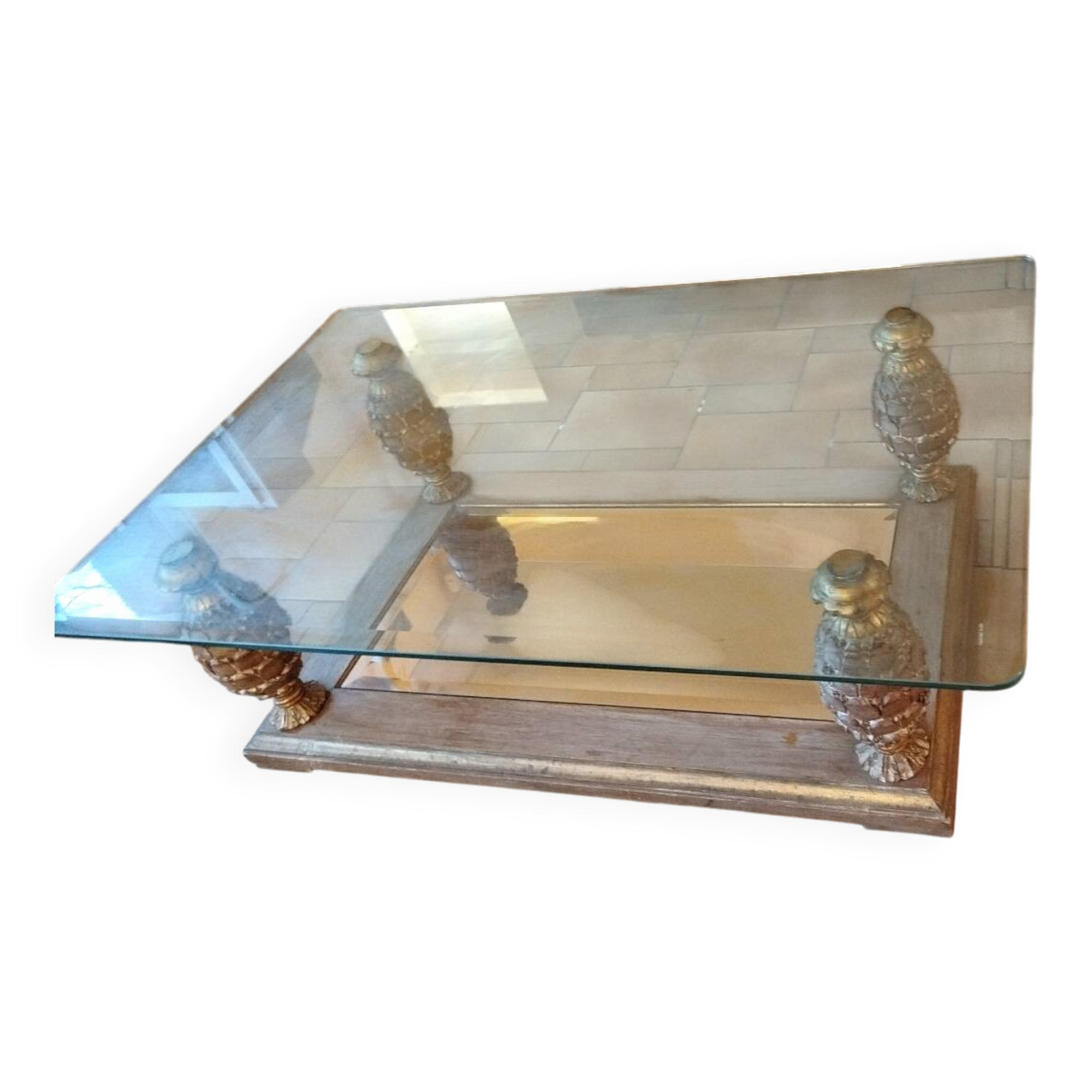 Table basse en verre biseauté , pieds ananas .