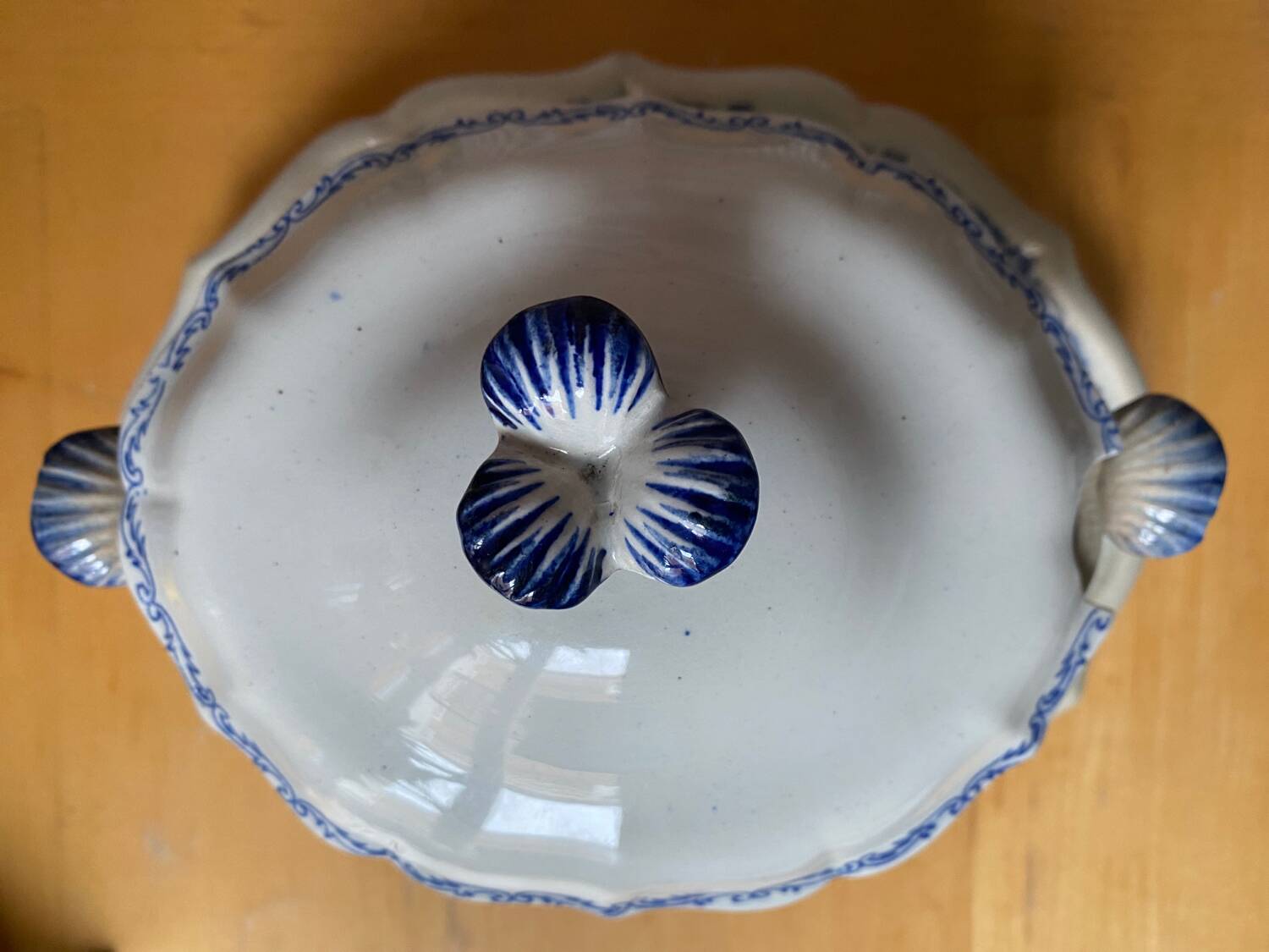 GIEN - old gravy boat