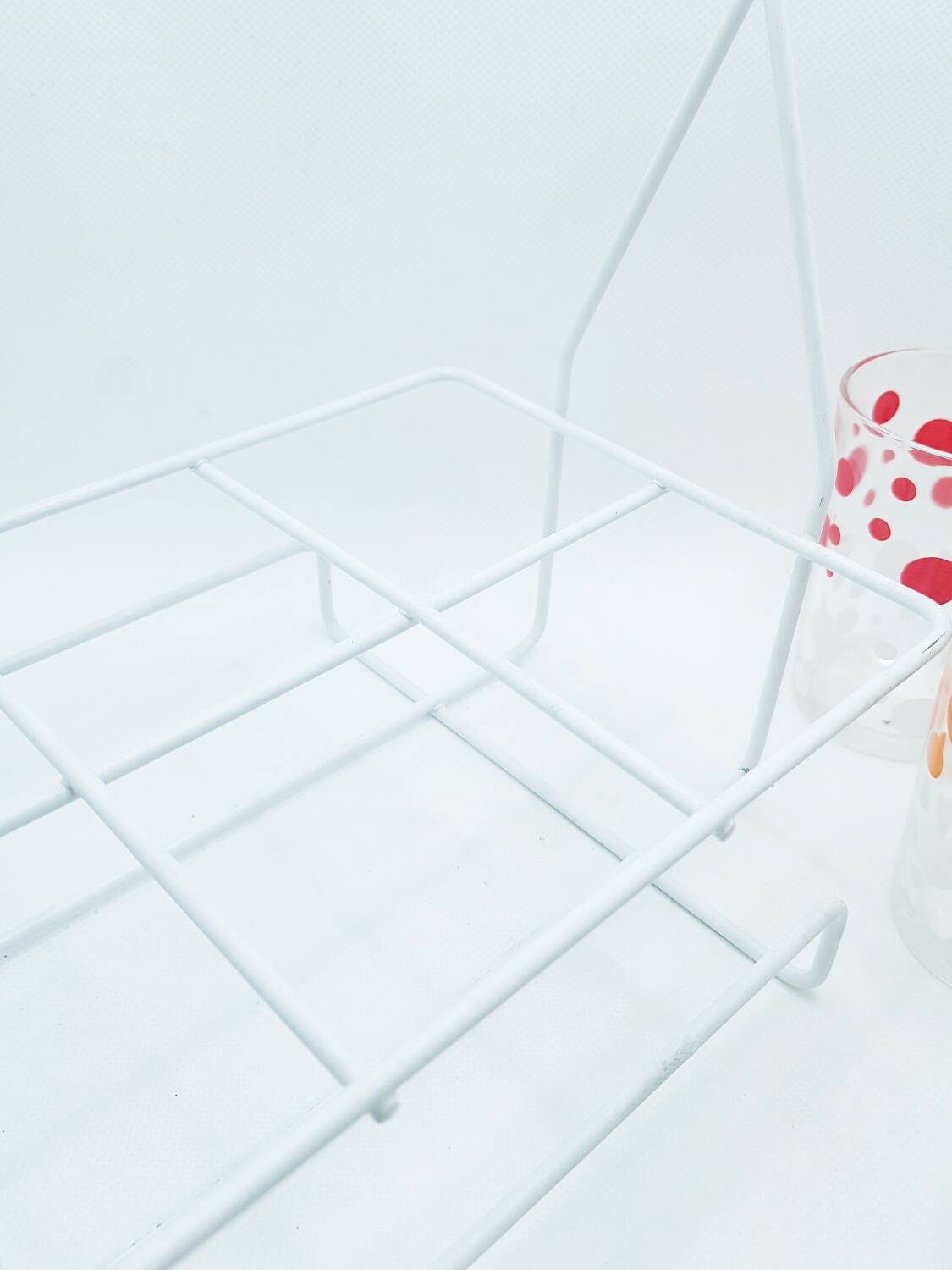 6 polka dot juice glasses in carrier