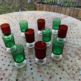 11 wine or aperitif glasses, 6 green and 5 red vintage 1970