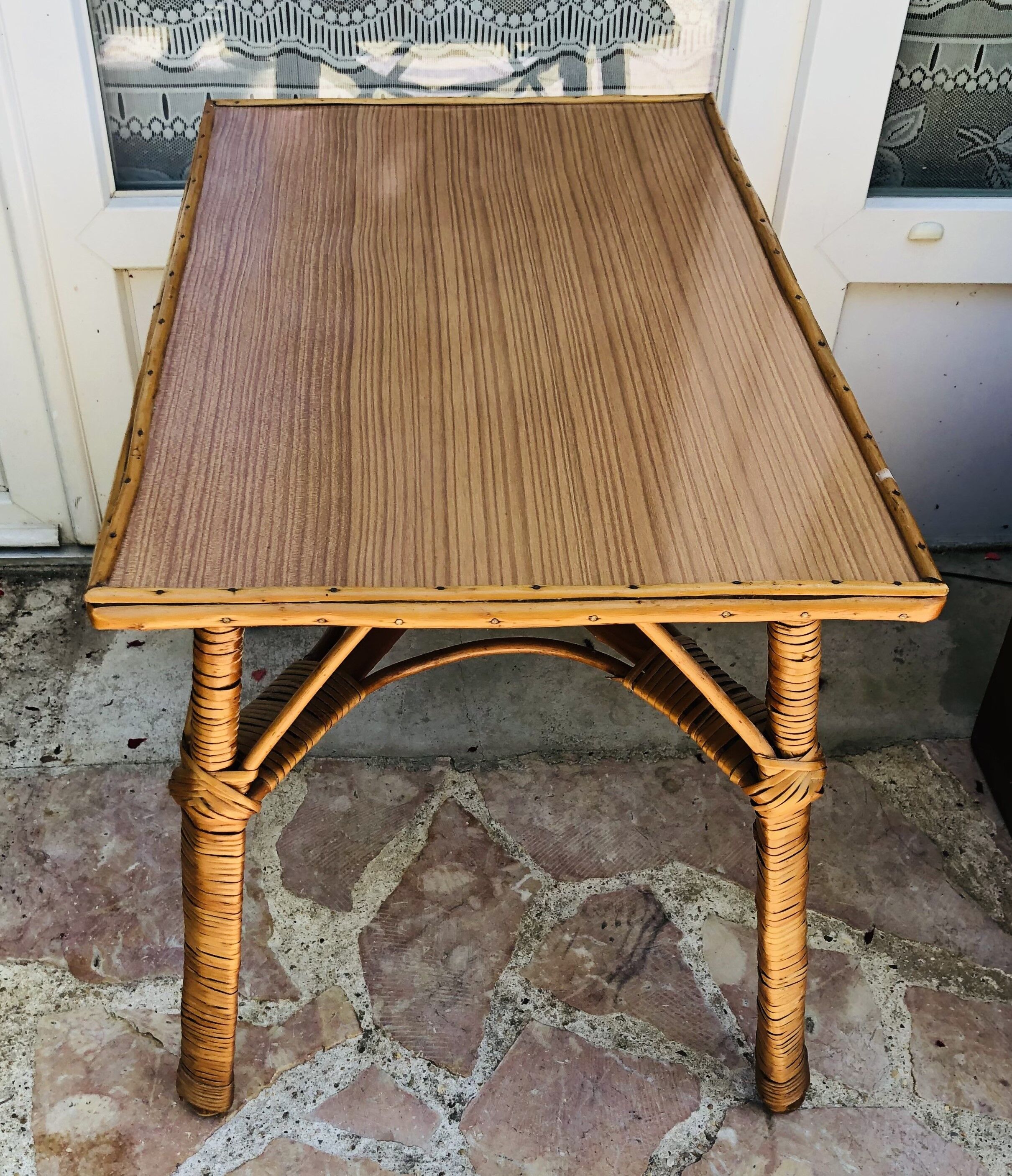 Vintage coffee table in wicker and formica