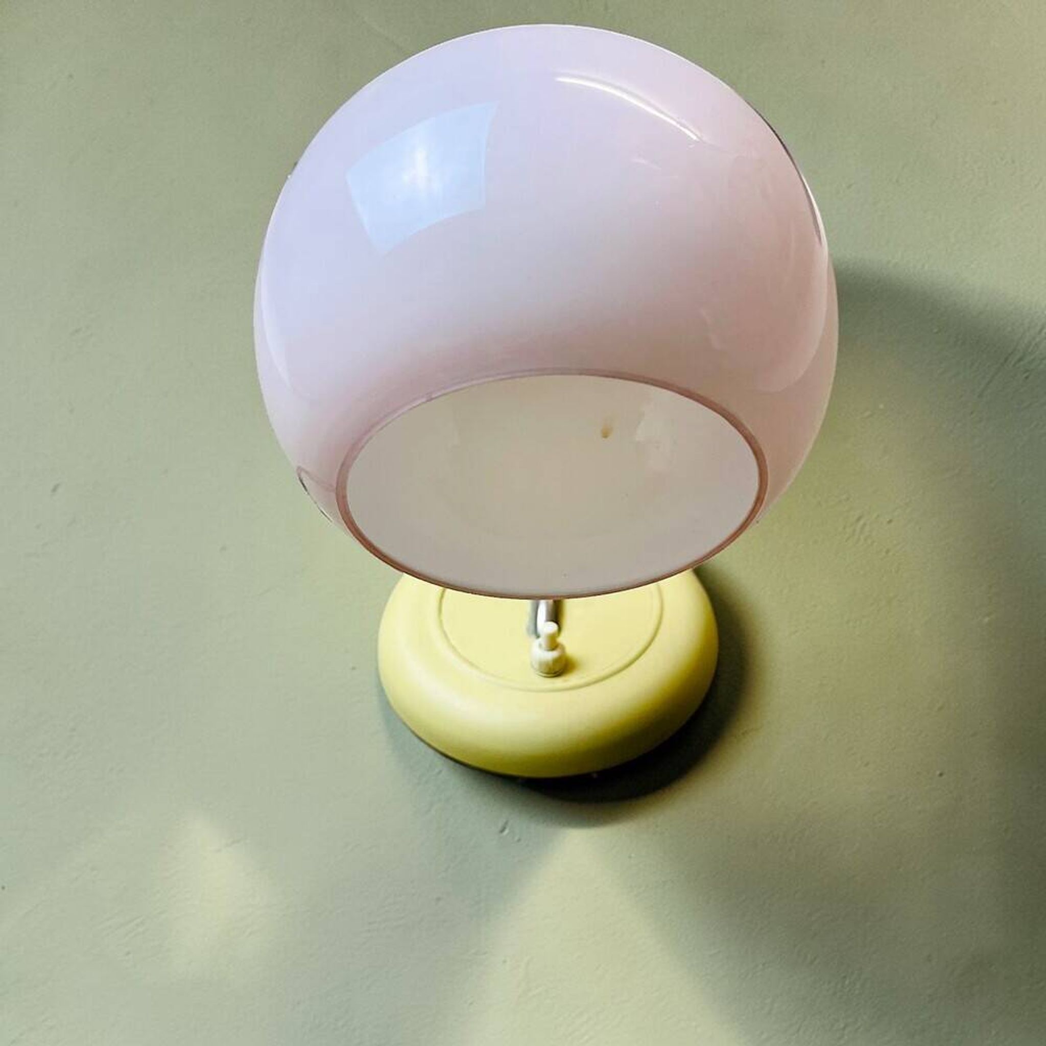 Lampe de table ou applique murale en verre rose des années 60