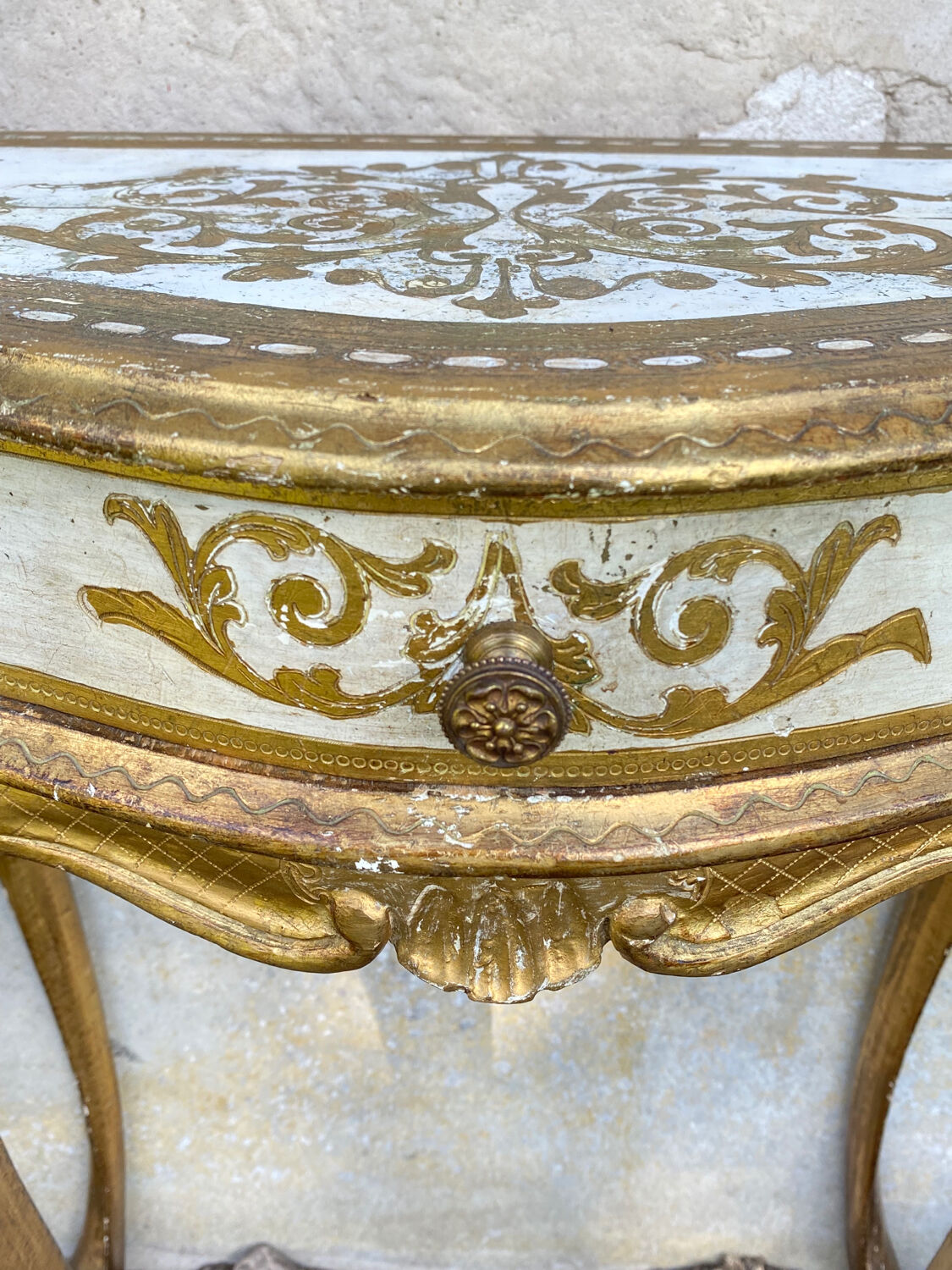 Pairs of Florentine bedside tables in gilded wood.