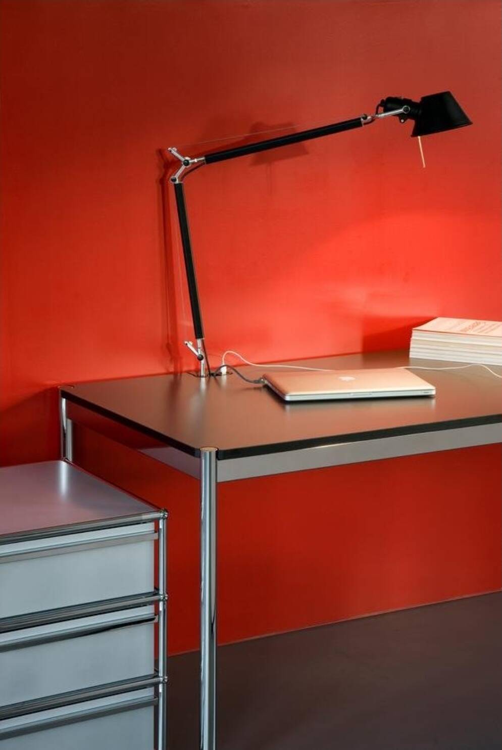 Table USM Haller gris anthracite – design suisse iconique