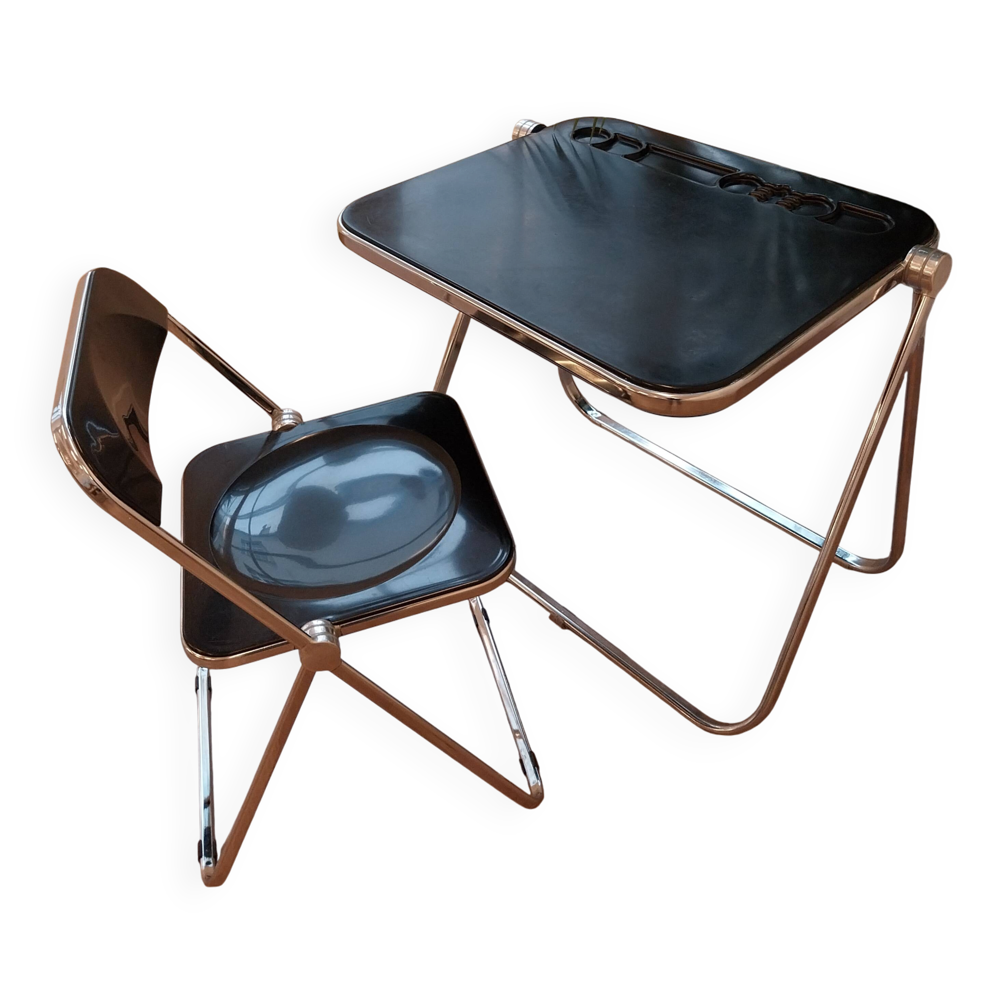 Vintage lot design – Platone table + black Plia chairs – Anonima Castelli