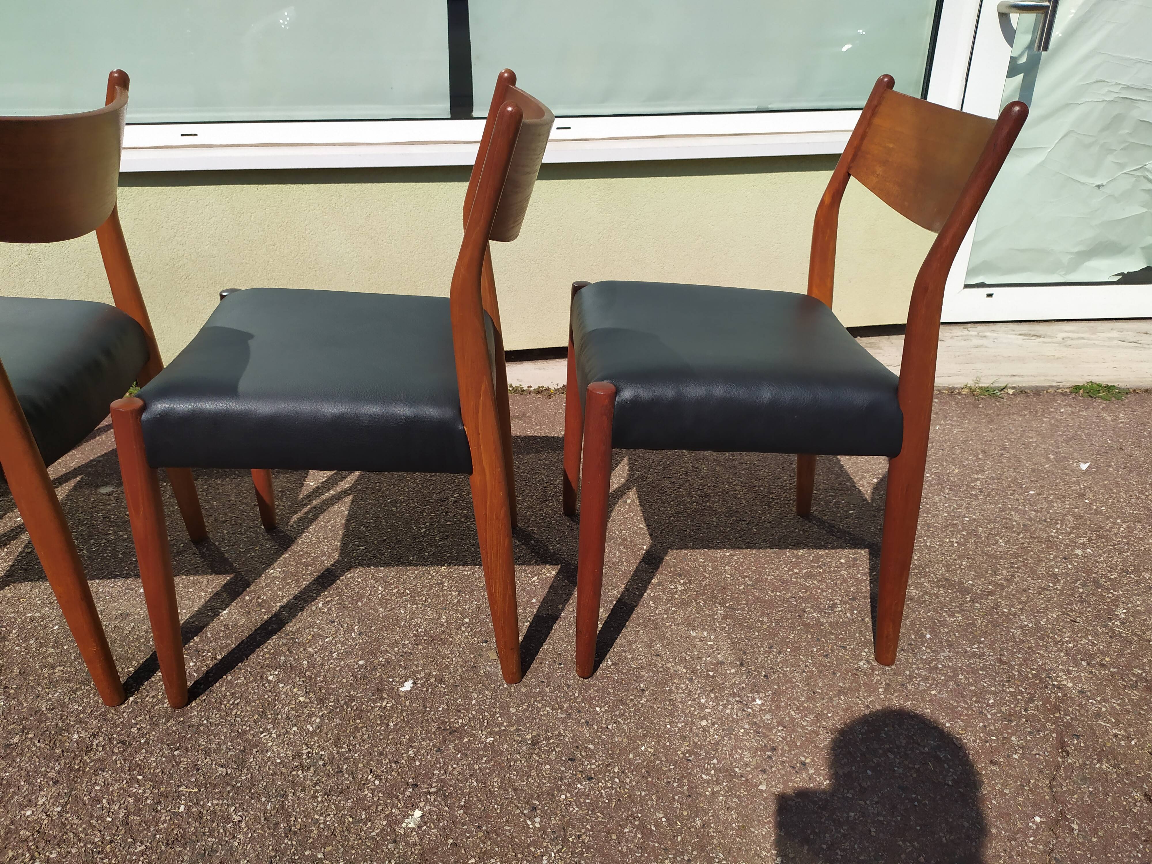 Set of 4 Scandinavian teak chairs in black leather