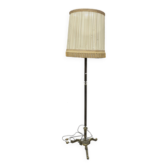 BRASS TRIPOD FLOOR LAMP WITH LAMPSHADE