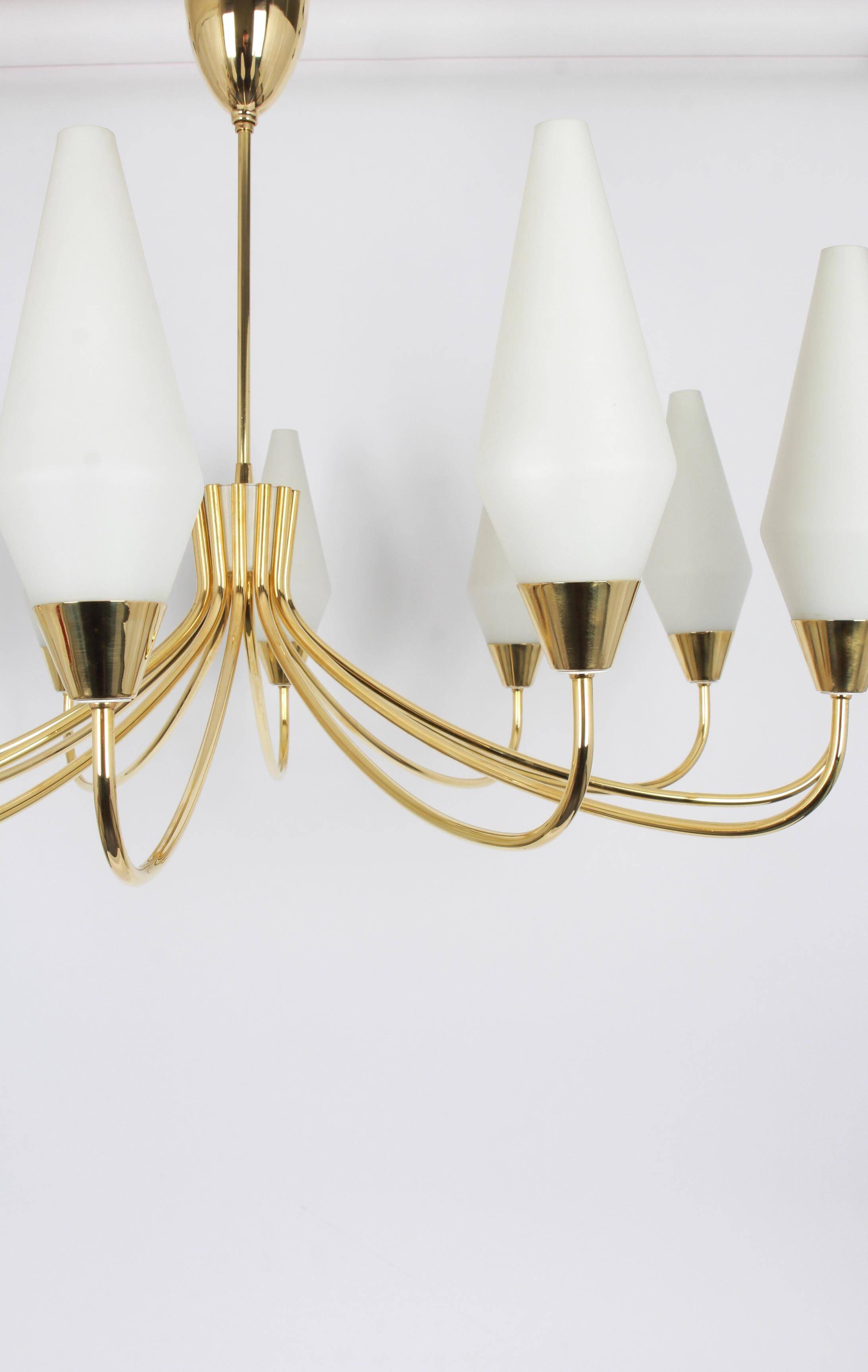 Classic glass chandelier, in the Stilnovo style, 1950s.