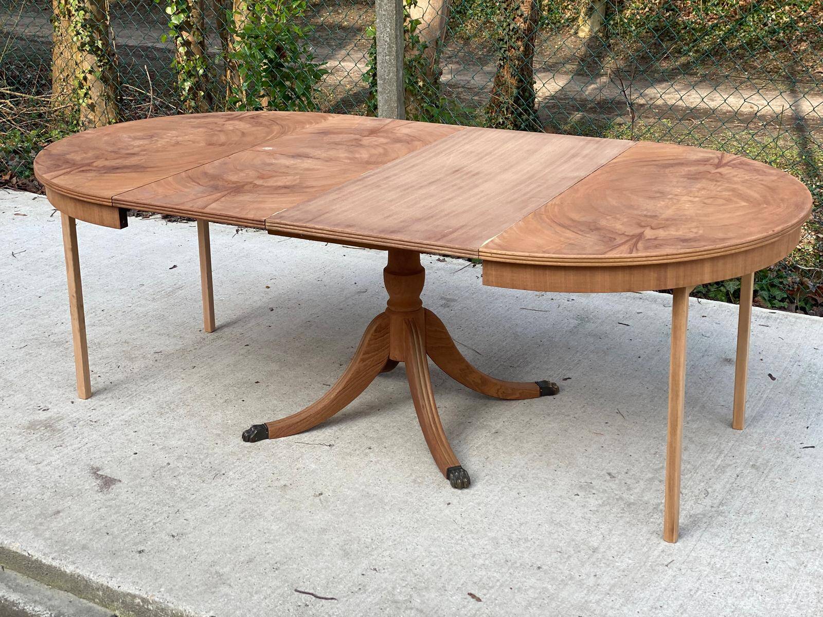 Extendable round dining table with central leg renovated in raw wood 205cm