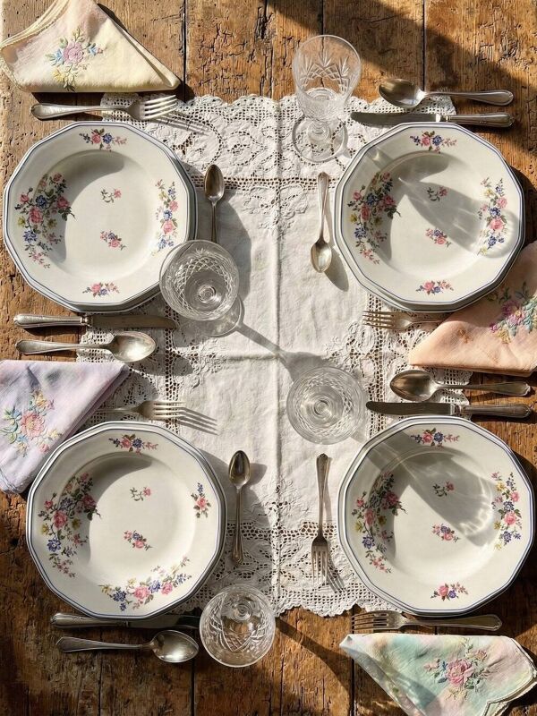 4 assiettes creuses Bernardaud porcelaine de Limoges décor floral années 20-50