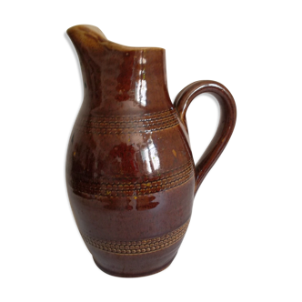 Berry gres pitcher