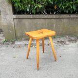 Tabouret bois clair à pieds crayon h51