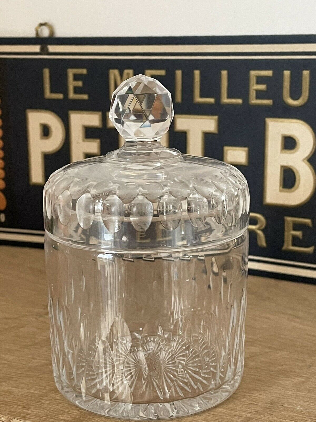 Chiseled crystal powder box