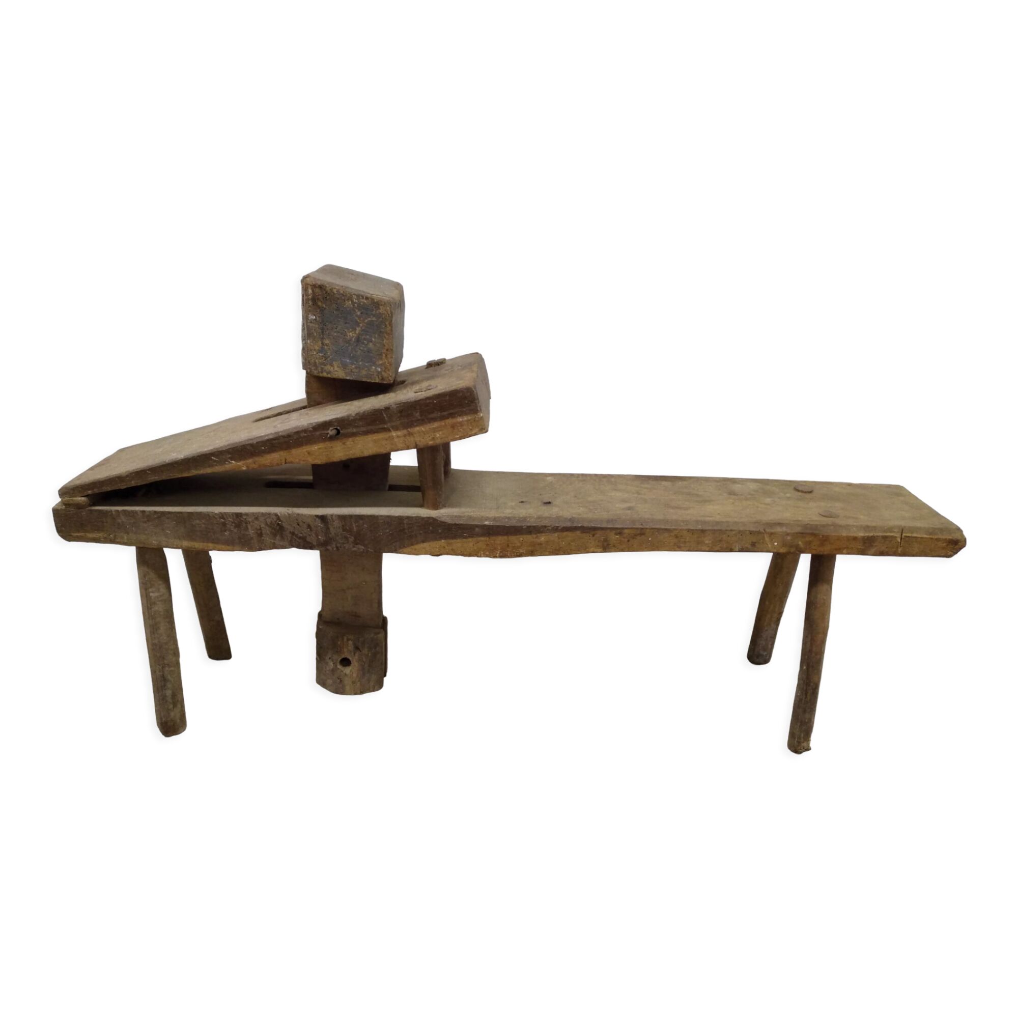 Old tané bench