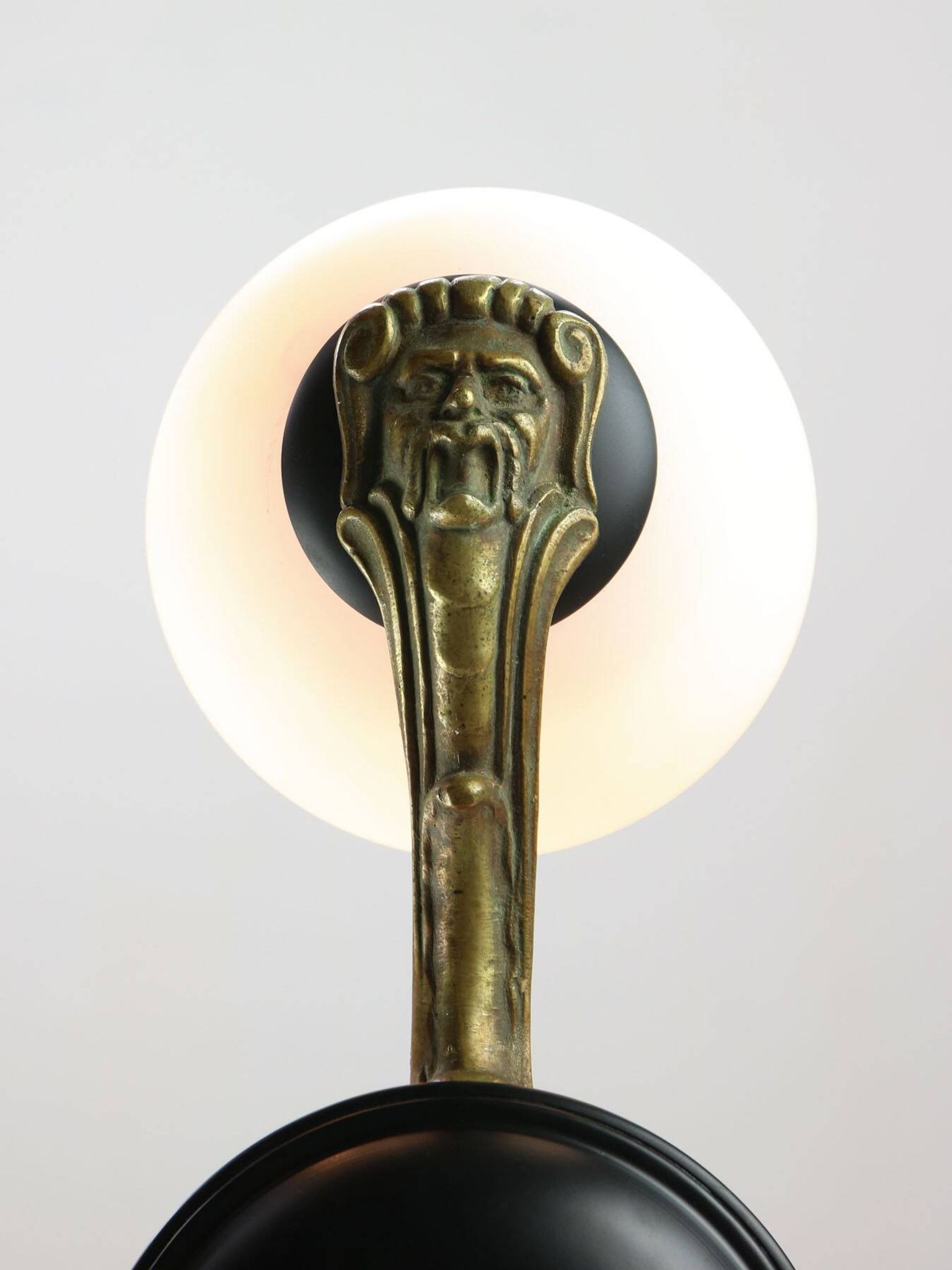 Lustre Art Déco en laiton et opaline, 1930
