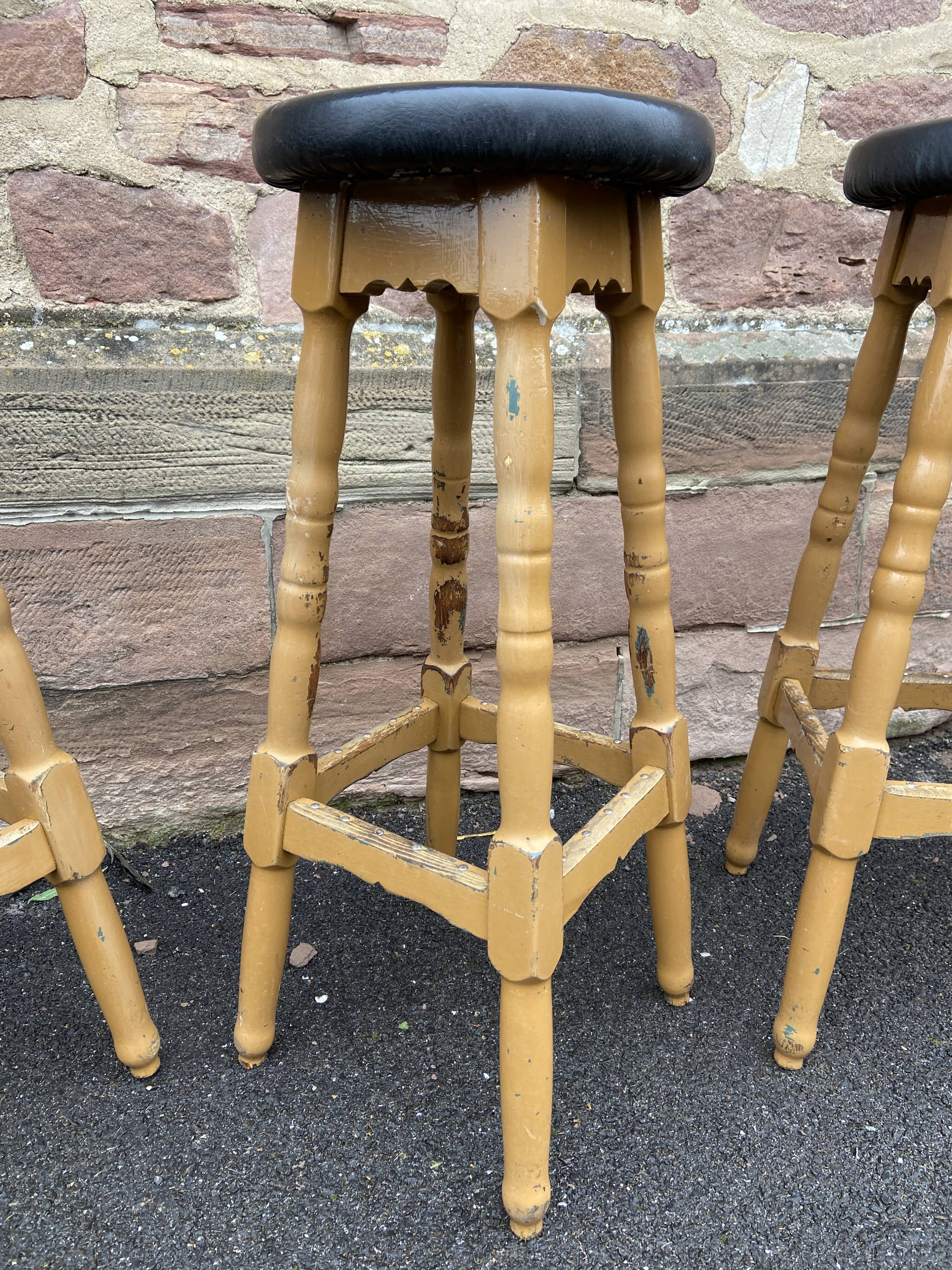 Set of 4 Bar Stools for Restaurant, Pub, Tavern