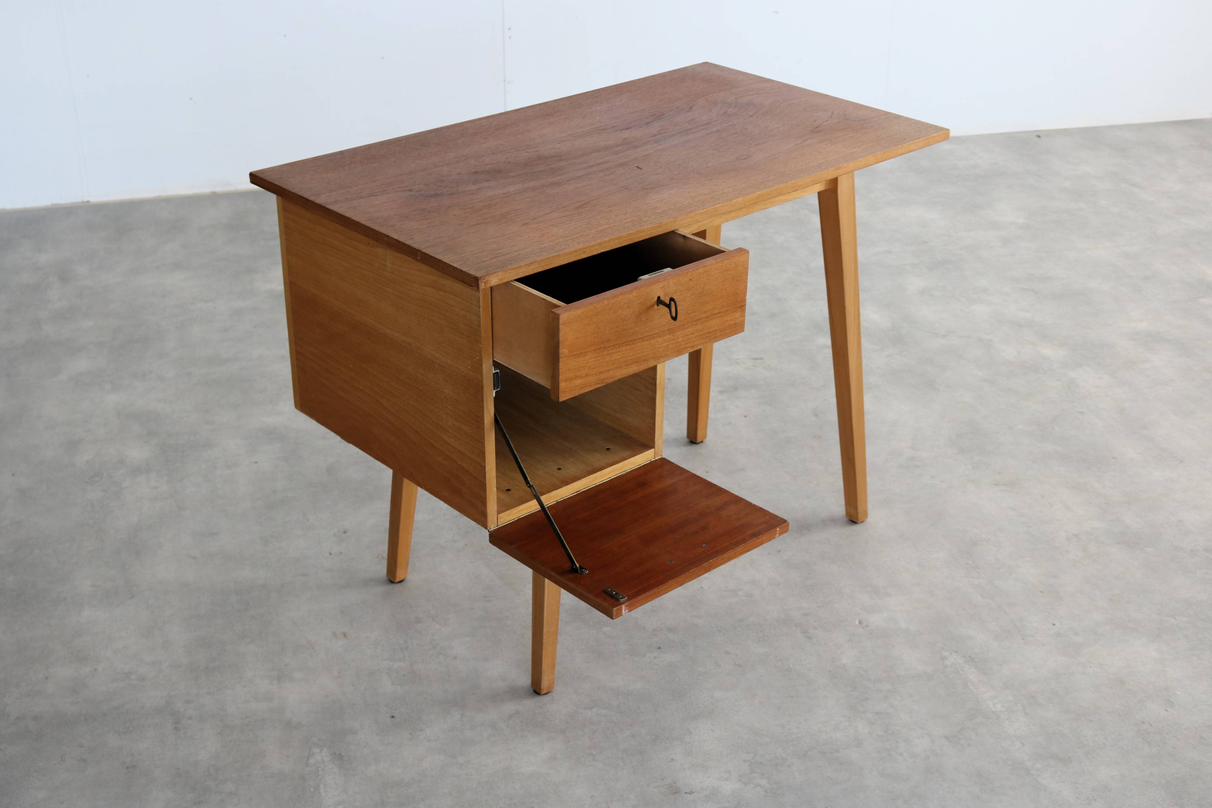 vintage desk | desk | teak | 1960s  period | 1960s