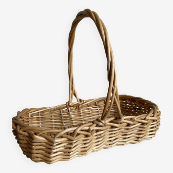 Small beige wicker basket