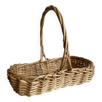 Small beige wicker basket