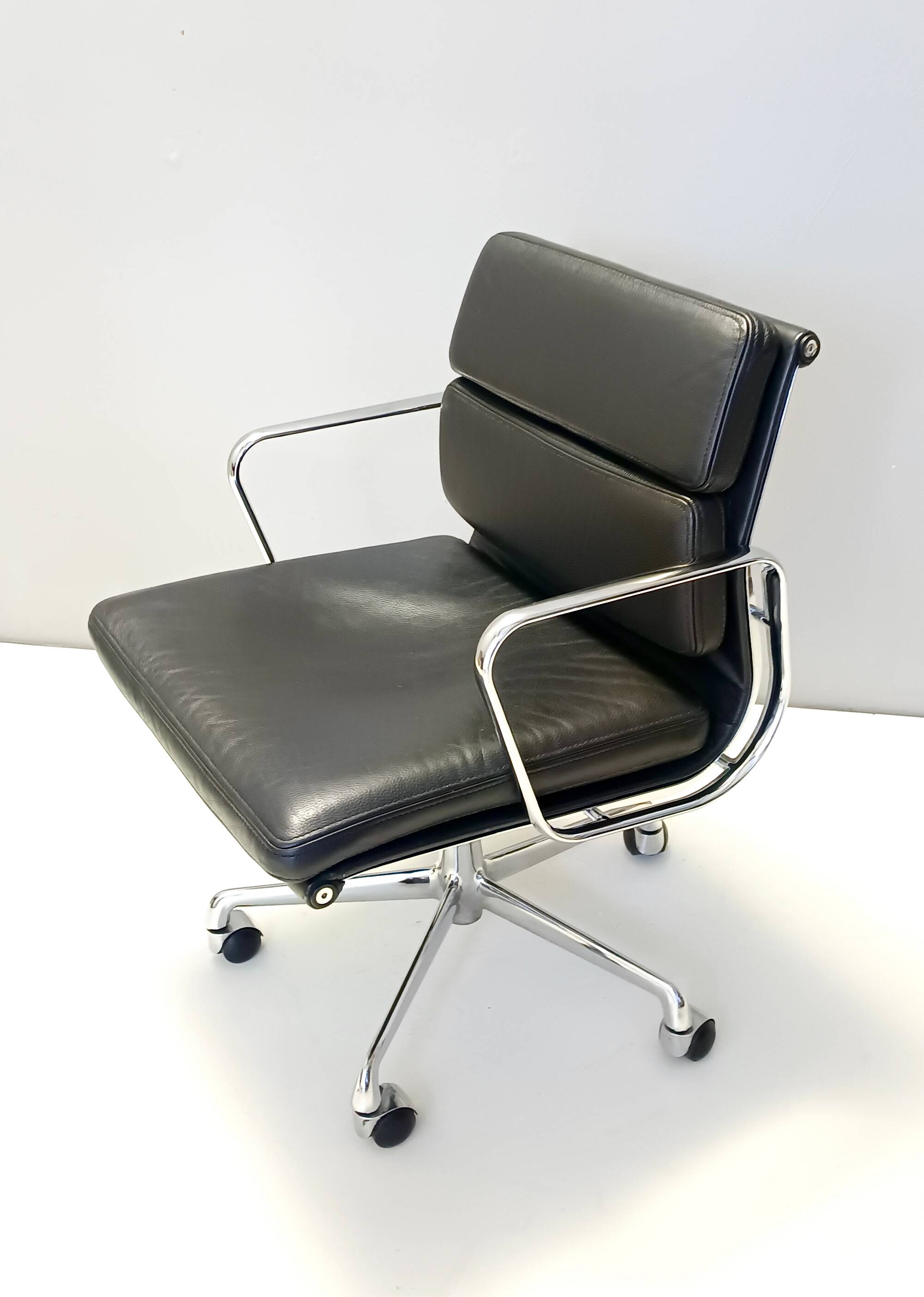 Postmodern Black Leather Soft Pad Chair Charles & Ray Eames for ICF
