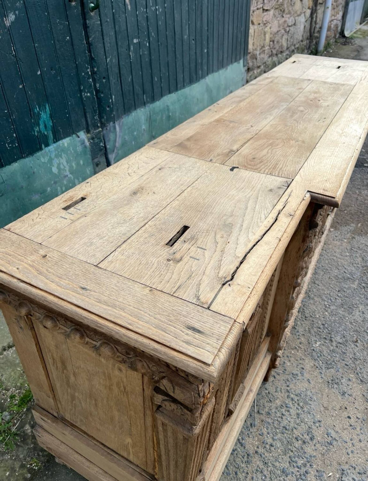 Grand Renaissance buffet in oak