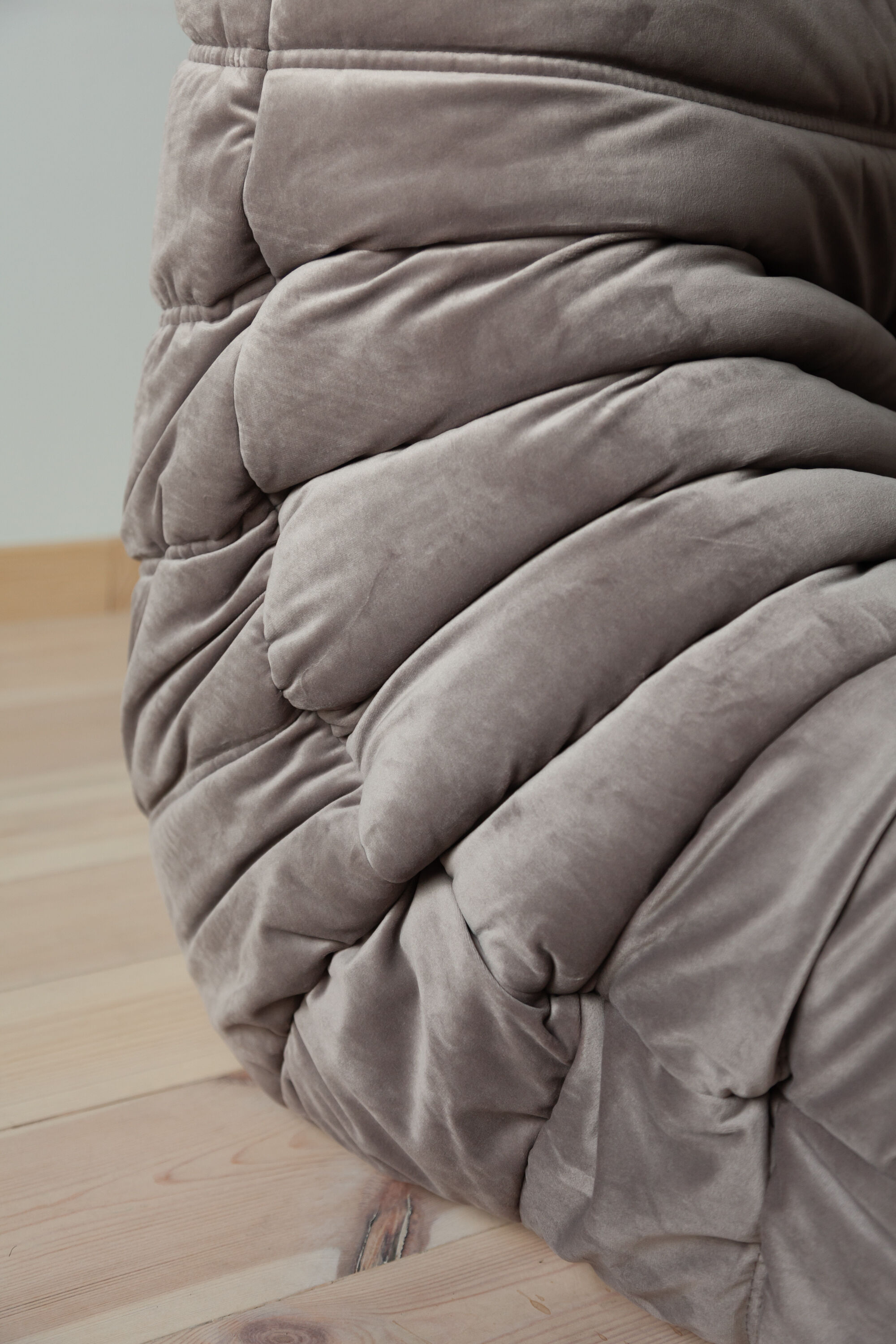 Chauffeuse Togo modèle dessiné par Michel Ducaroy 1973