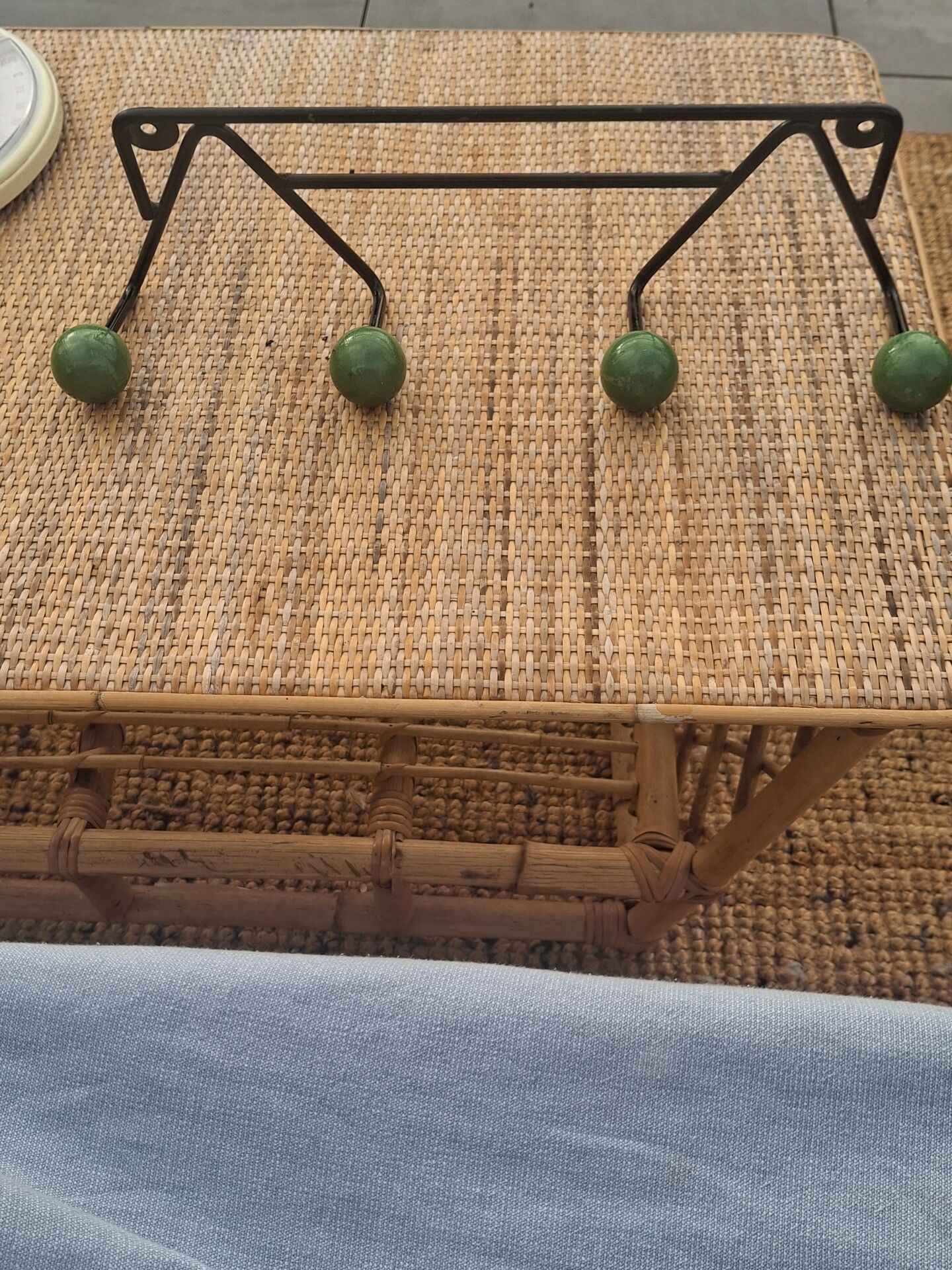 Ball coat rack
