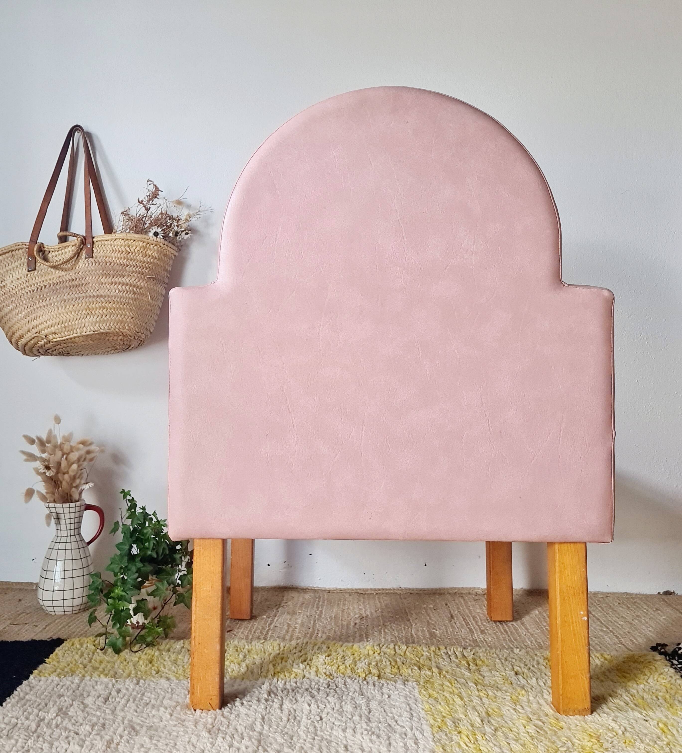 Vintage fan-back armchair – Art Deco style – Powder pink