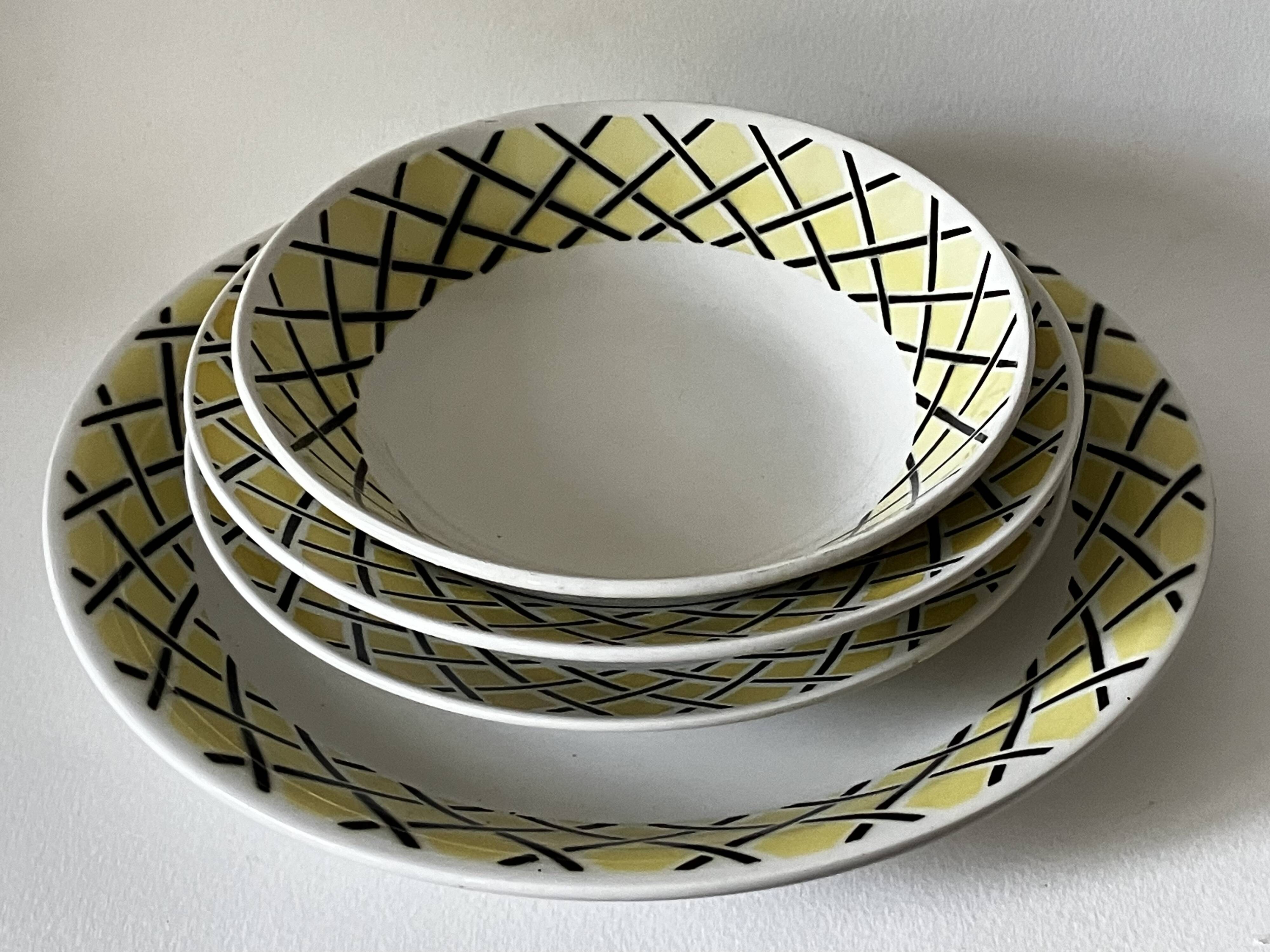 8 assiettes creuses - Faience Badonviller