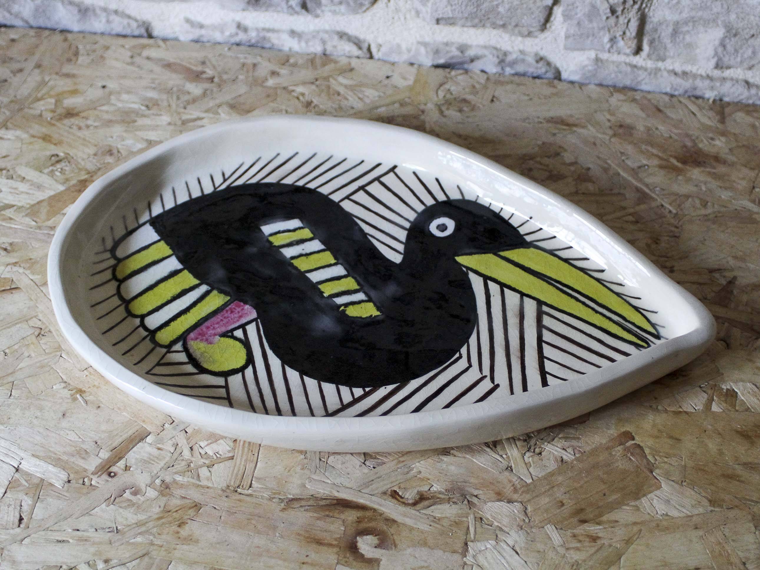Ceramic dish with bird decoration Reine Steenbakkers