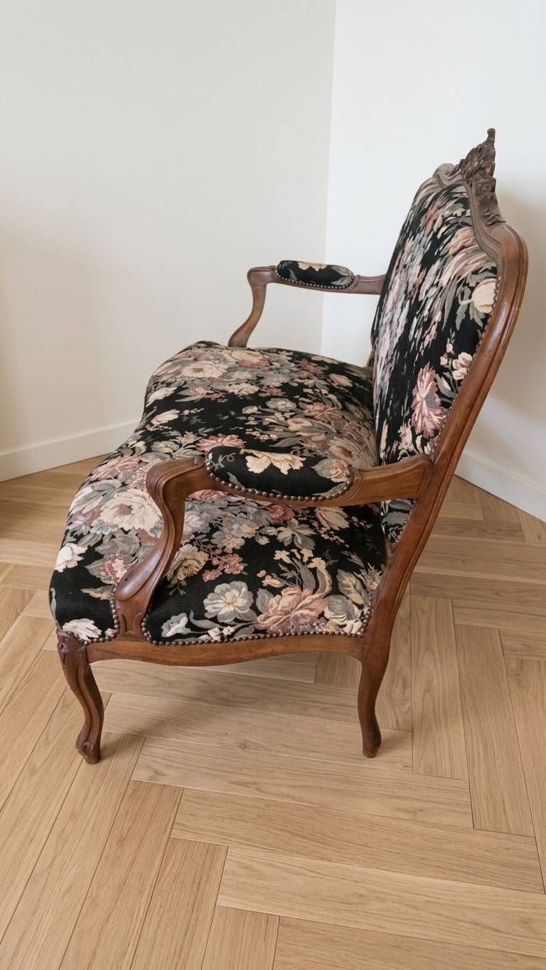 Sofa set with Napoleon III chairs.