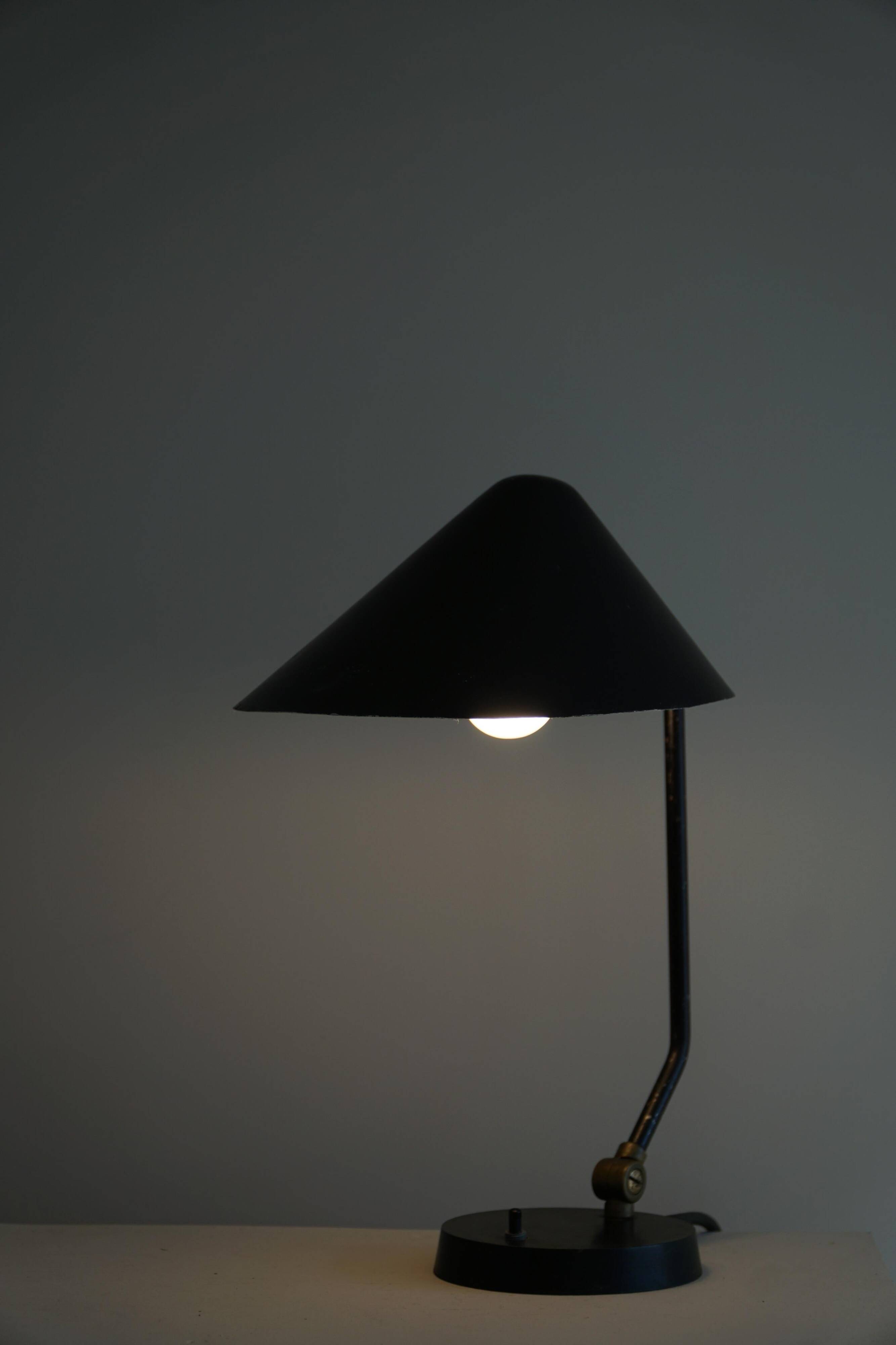 Modern adjustable Danish table lamp in metal, made by Louis Poulsen, 1950s.