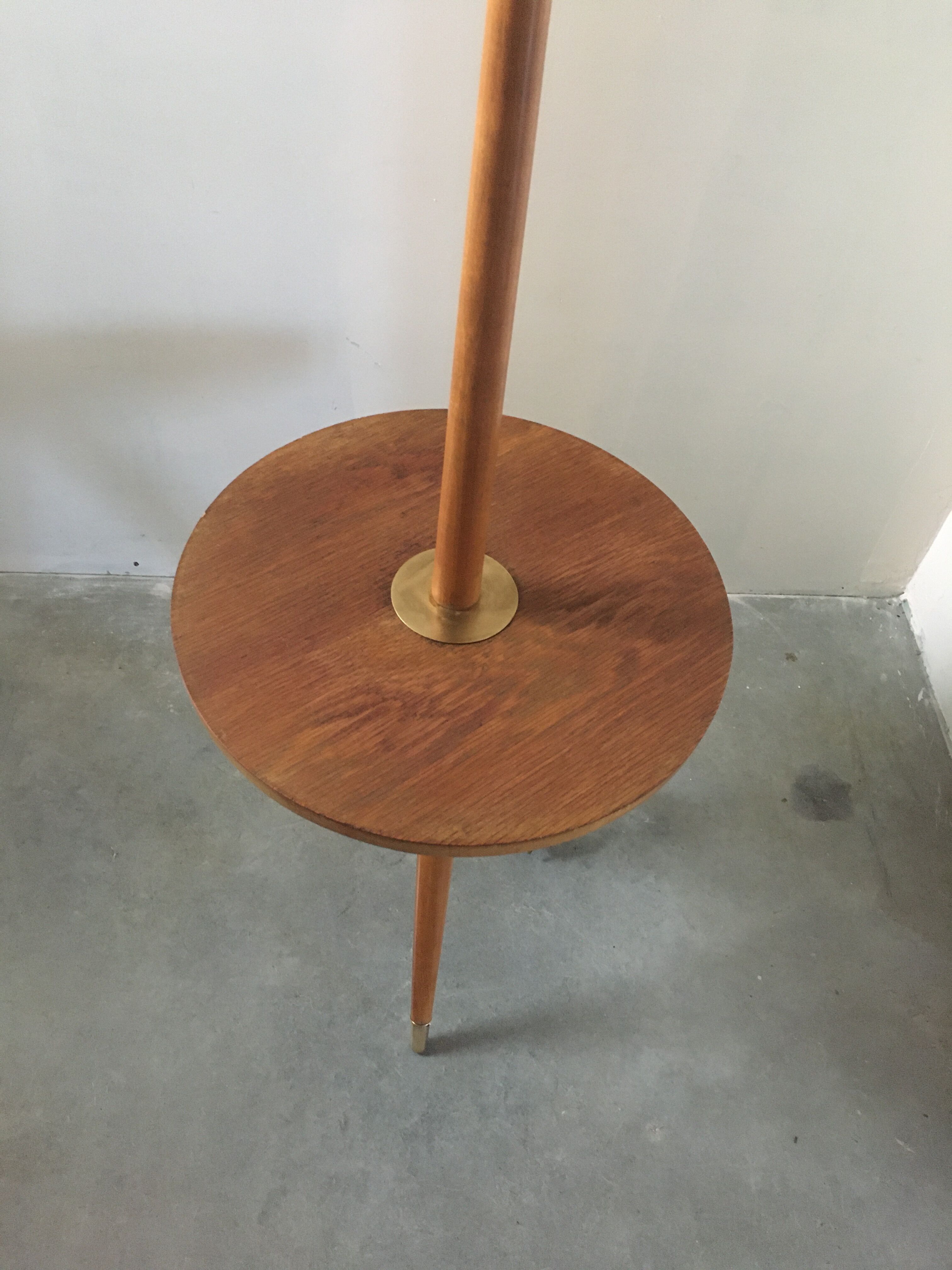 Tripod tablet lamppost