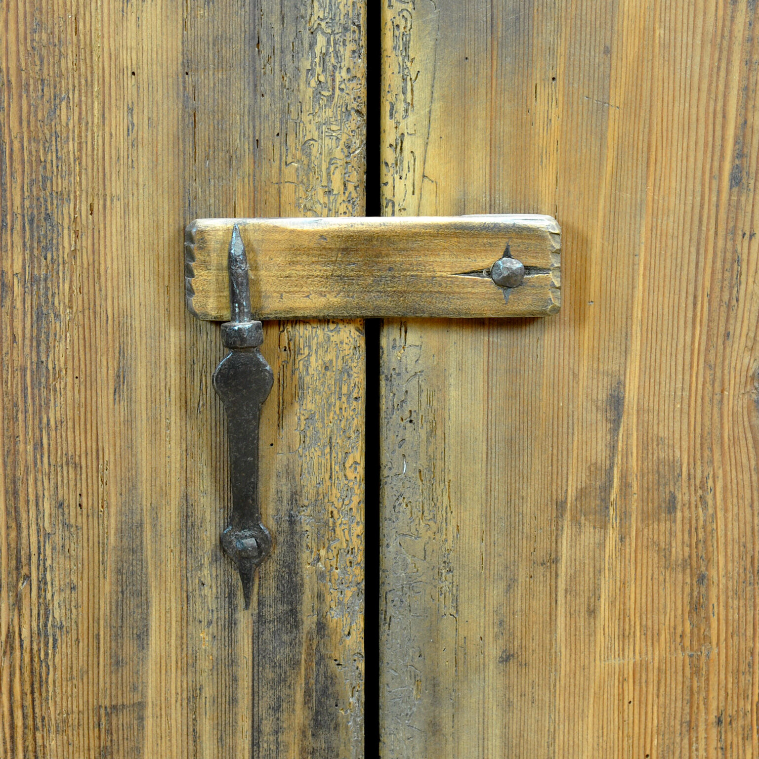 Oak pantry cabinet, circa 1820