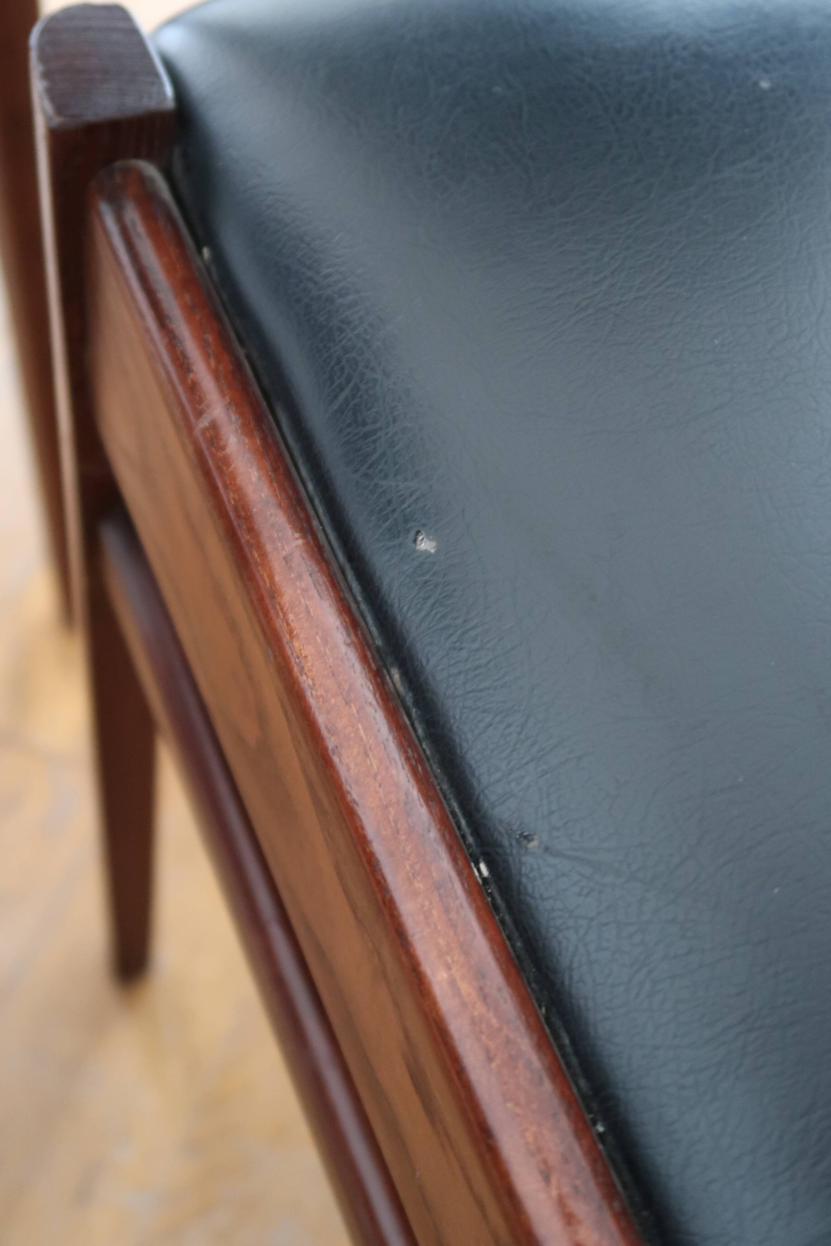 4 Scandinavian chairs skaï black