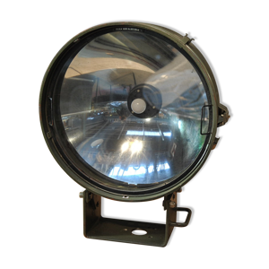 Ancien projecteur militaire