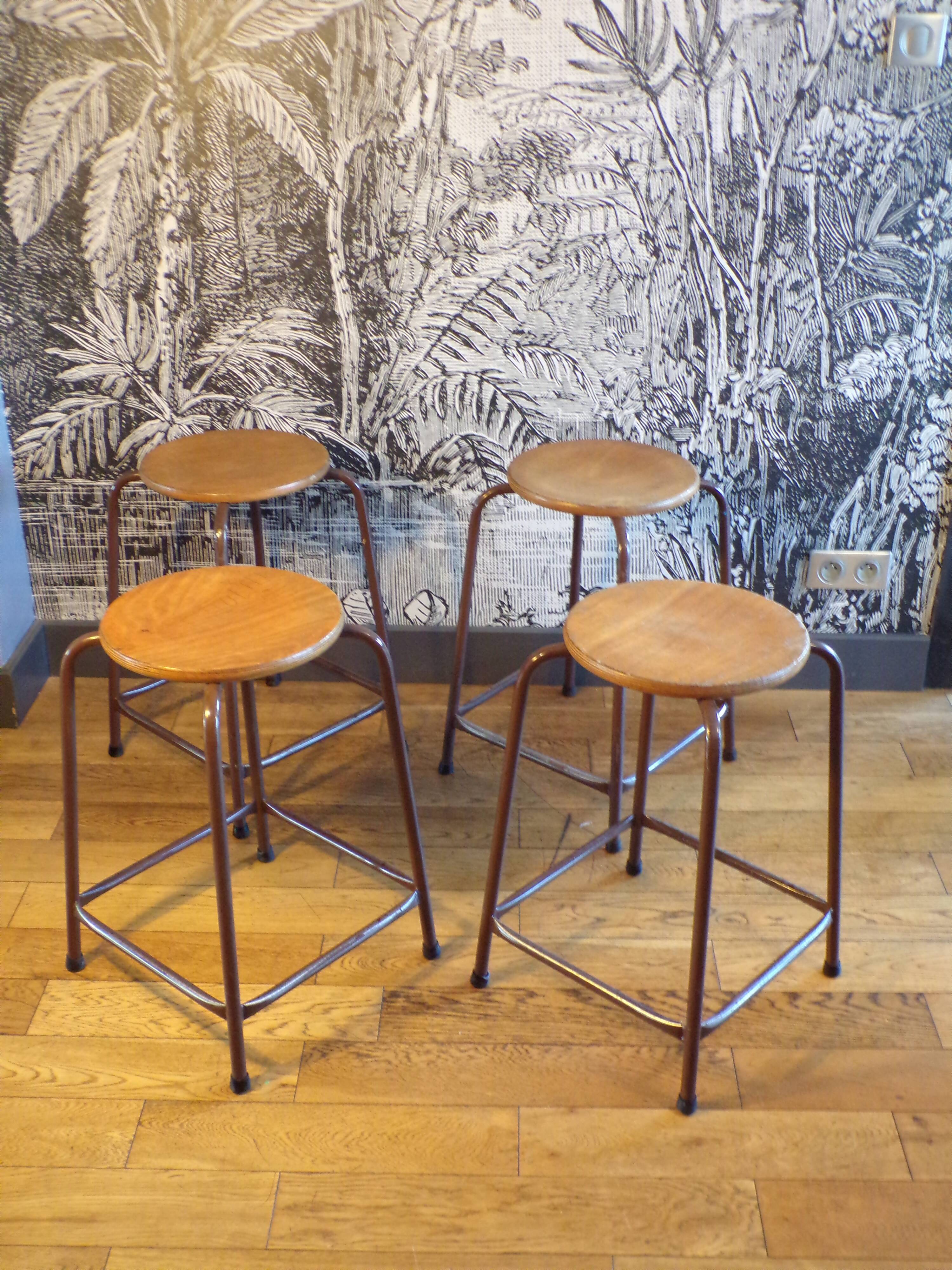 Set of 4 high workshop stools