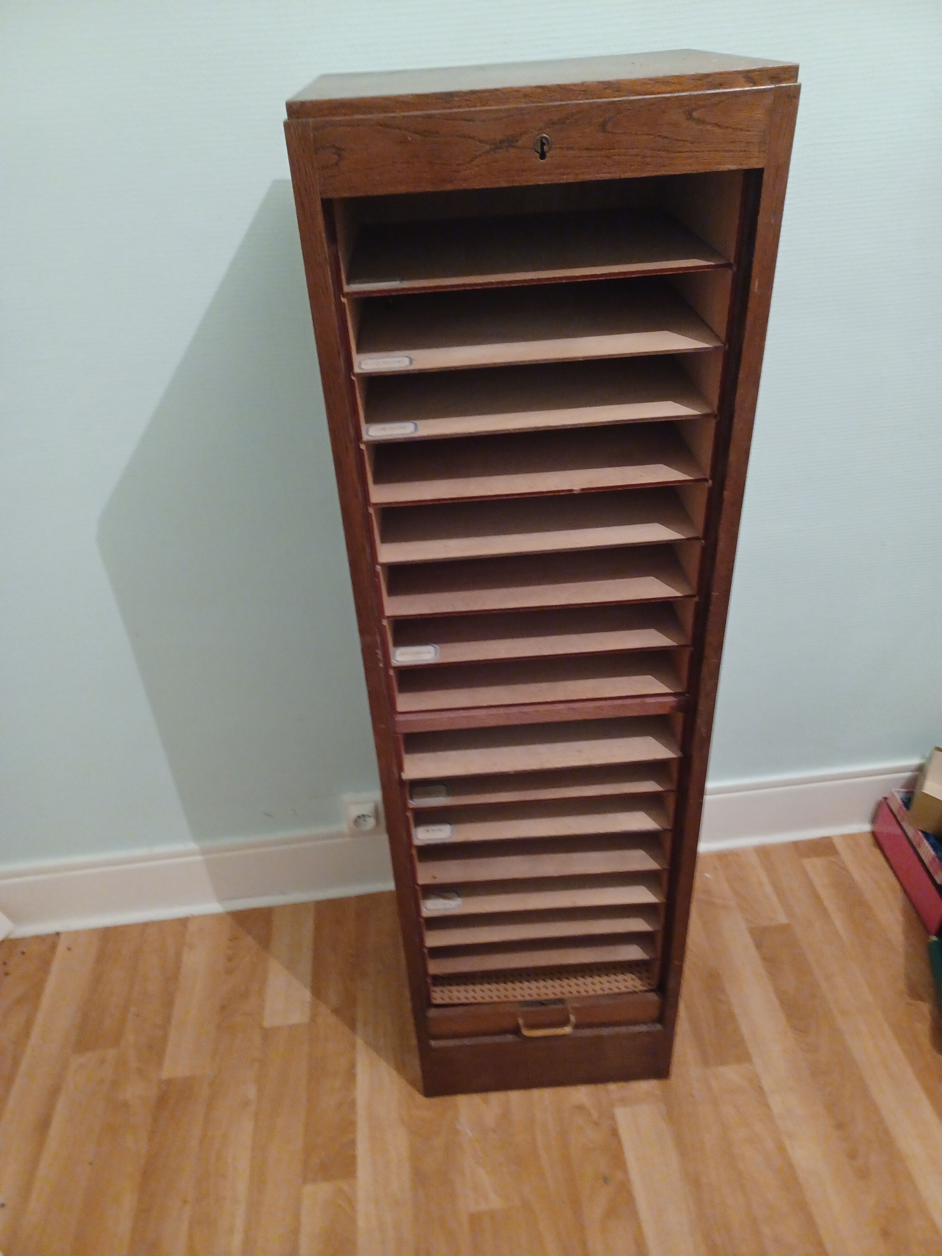 Curtain filing cabinet