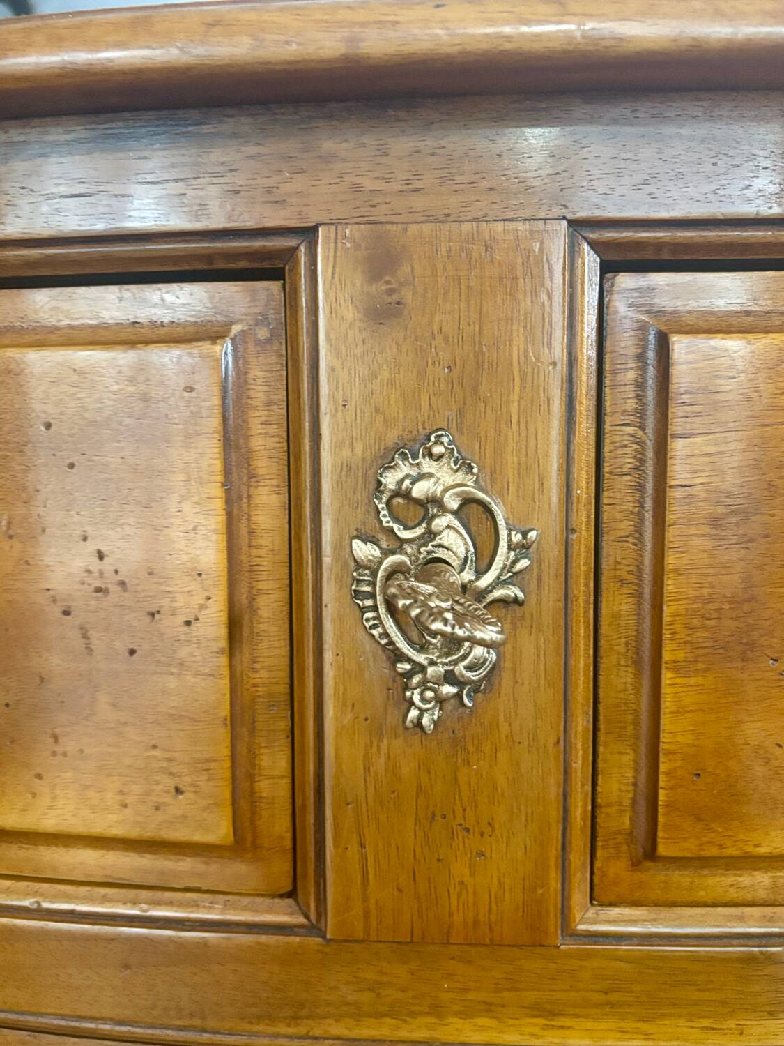 Commode style Louis XV en chêne massive