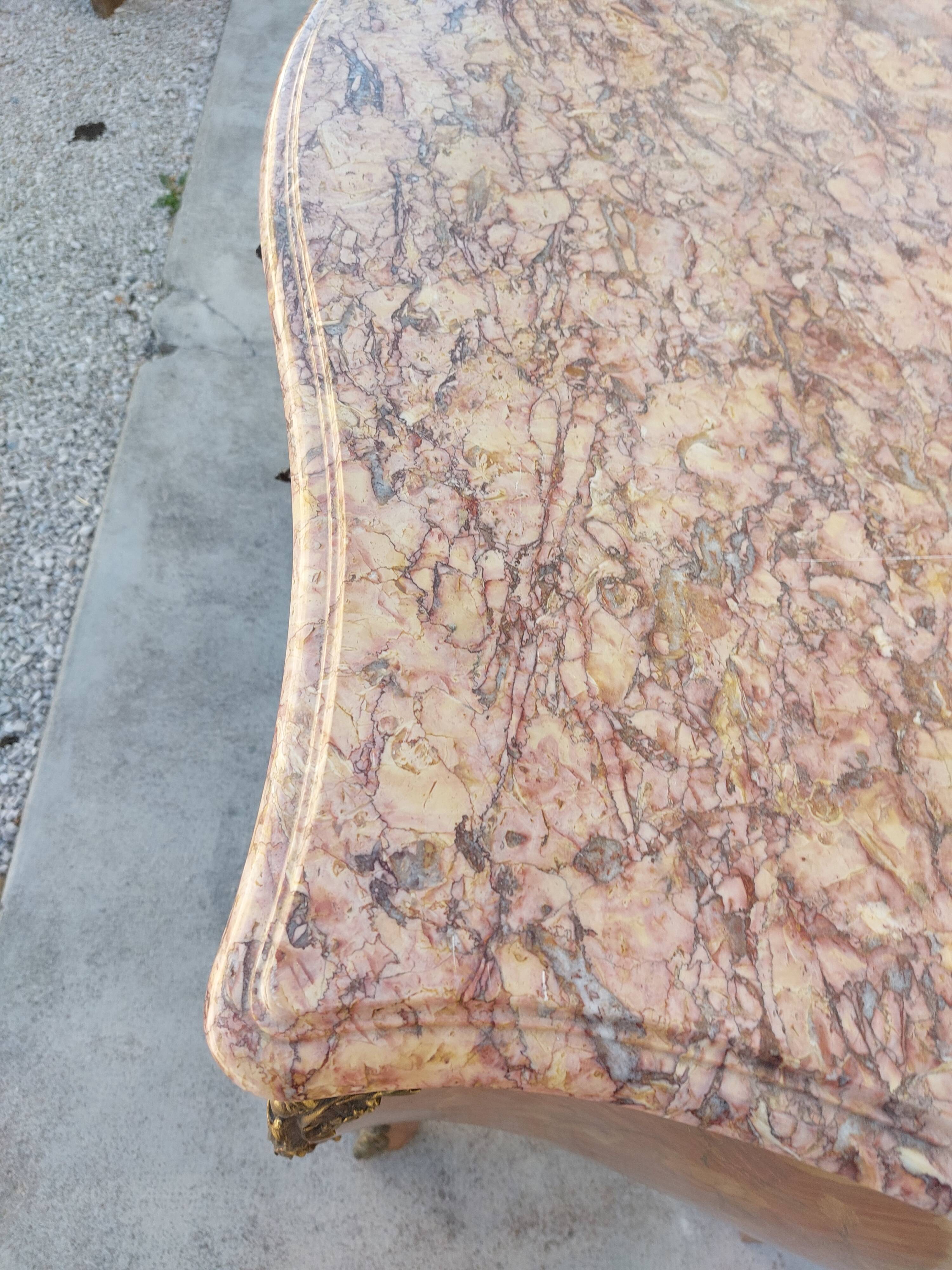 Louis XV chest of drawers in rosewood marquetry