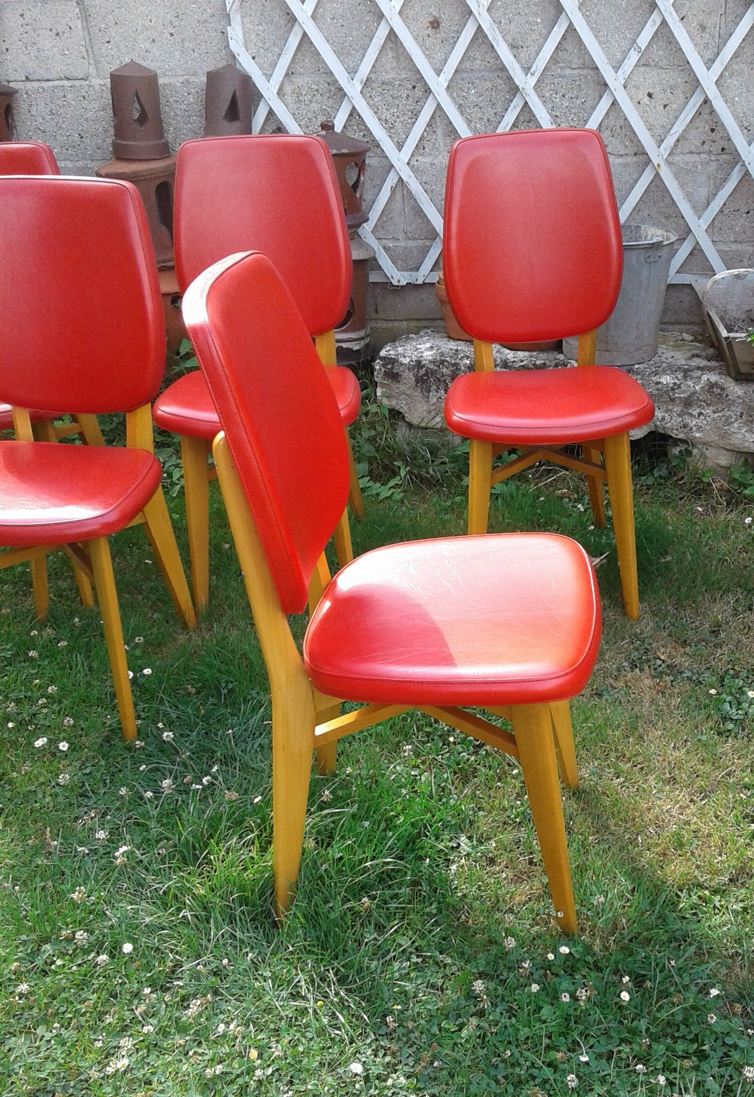 Set of 6 chairs in wood covered with red skai