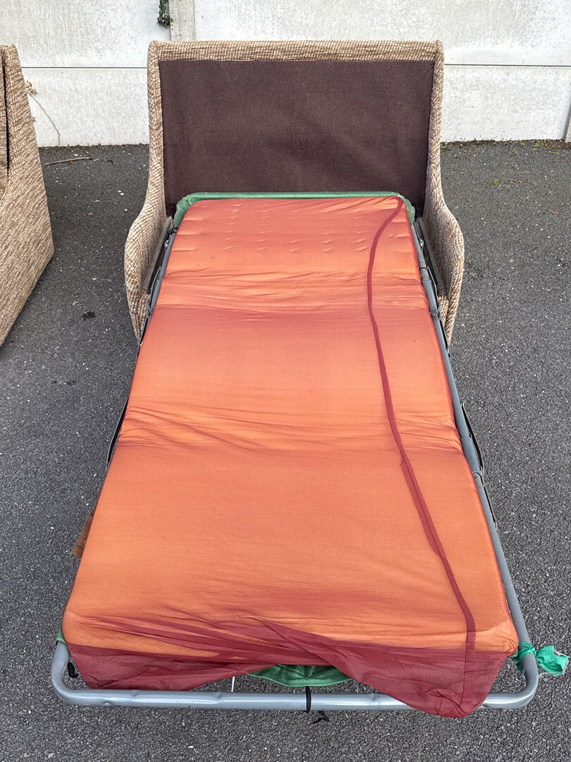 Fauteuil convertible vintage en tissu beige et marron