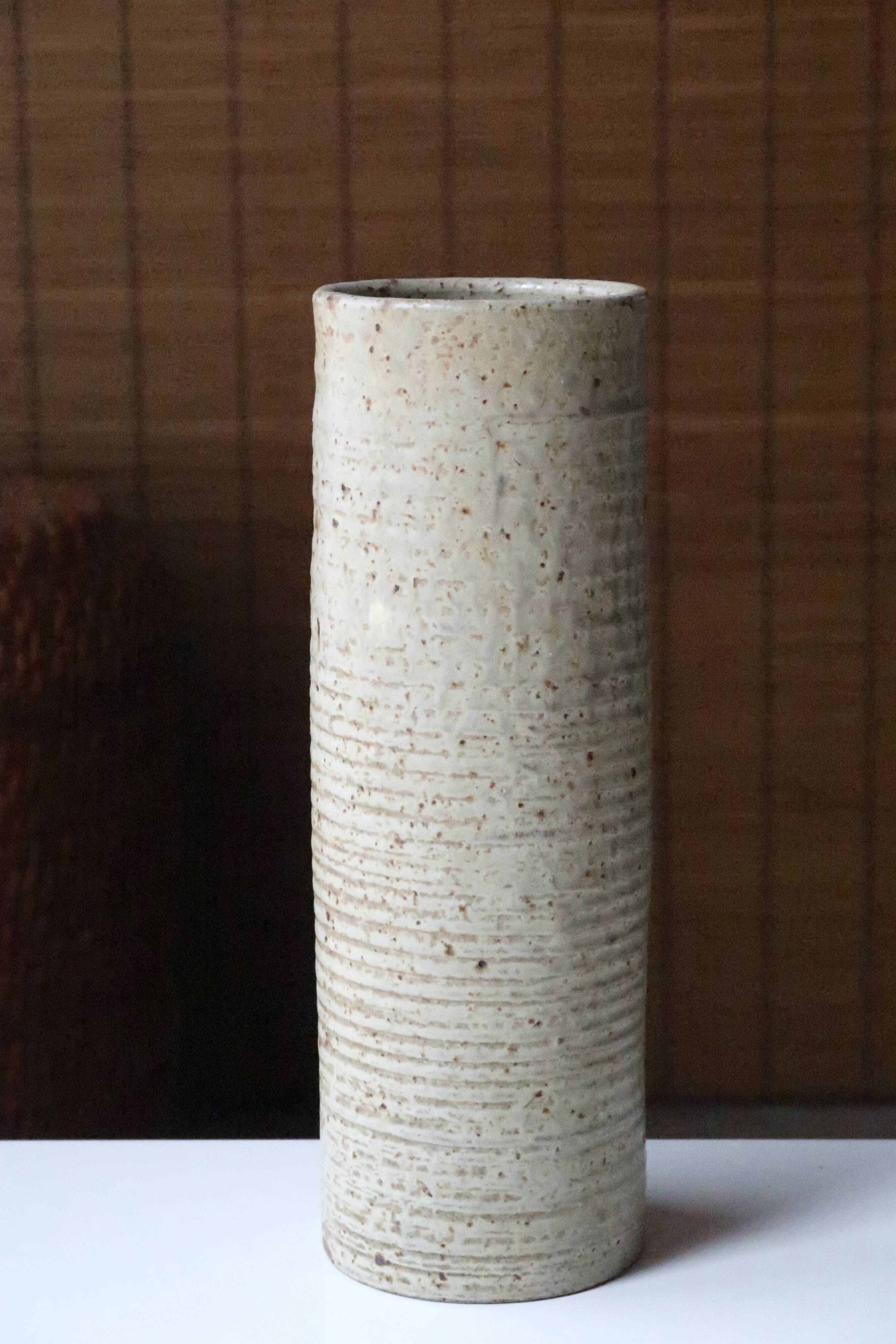 Vase rouleau en grès signé bodin, années 70