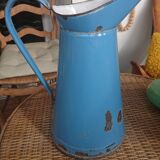 Broc à eau en tôle émaillée bleue