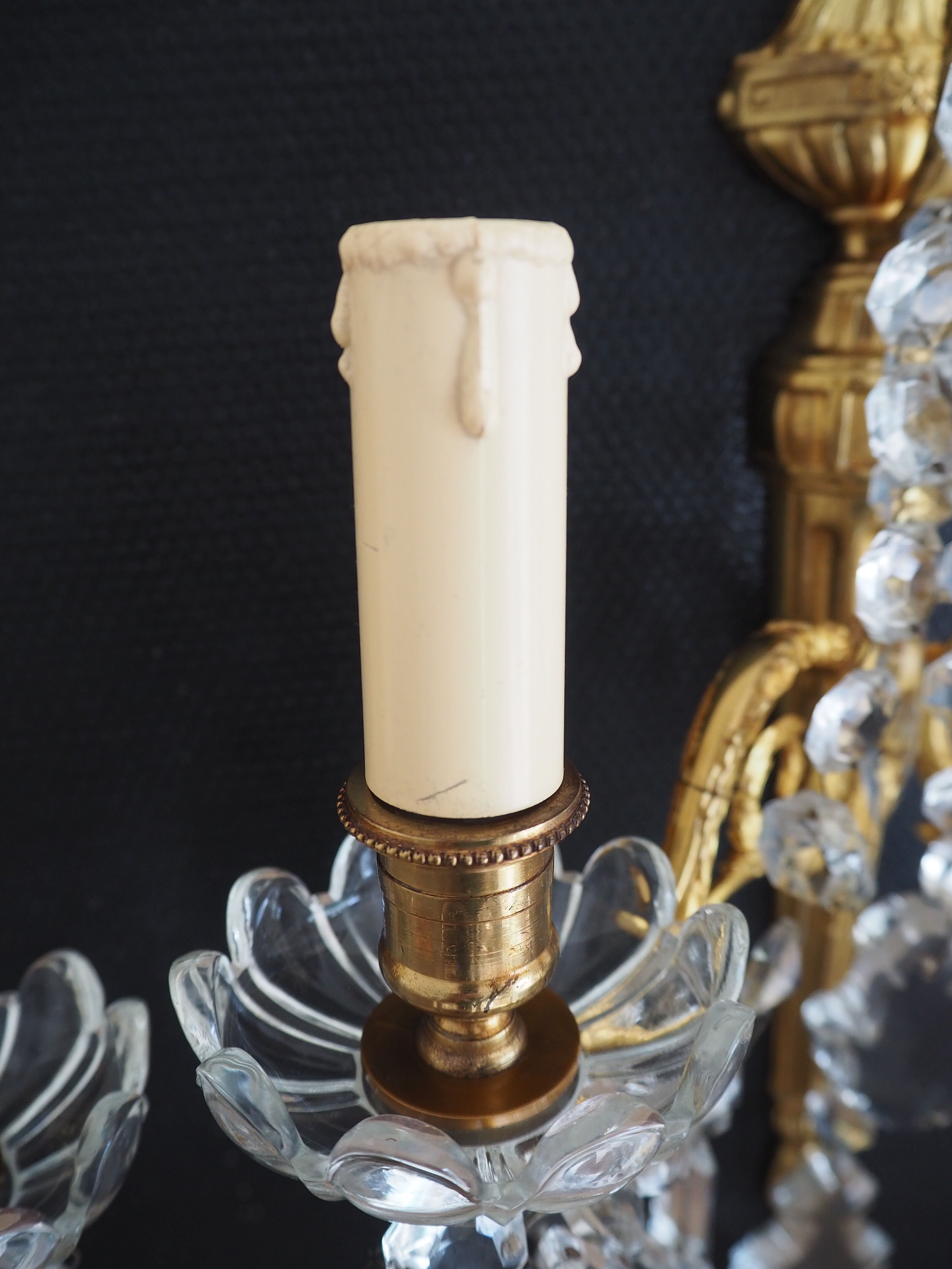 Pair of wall lamps two bronze lights with grapevines and crystal garlands – Louis XV style