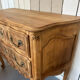 Commode sauteuse de style Louis XV en merisier massif