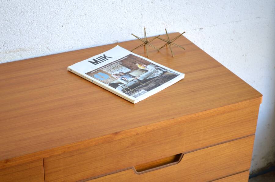 Commode minimaliste par Uniflex 121cm