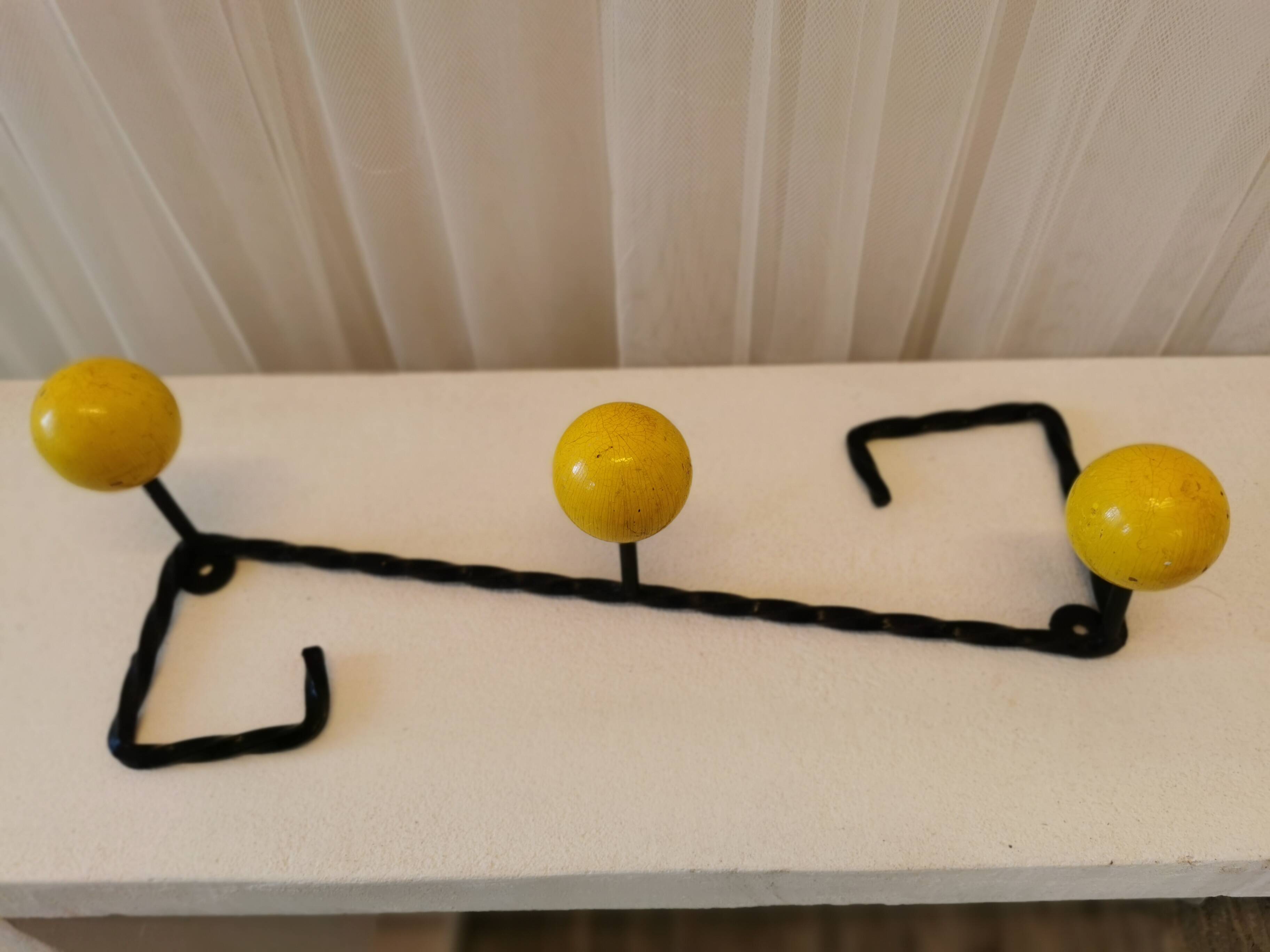 Twisted metal coat hook